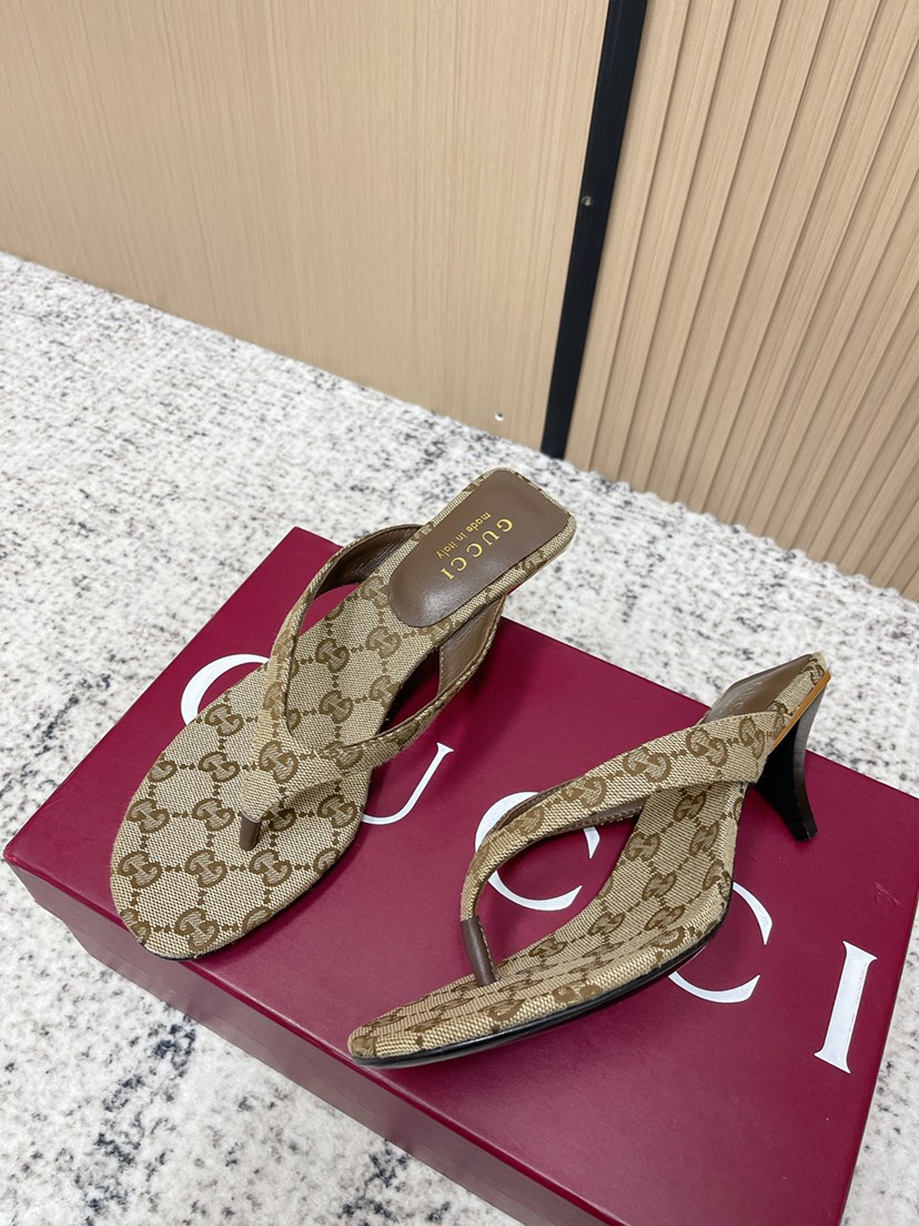 GUCCI GG Thong Flip Flops - Image 3