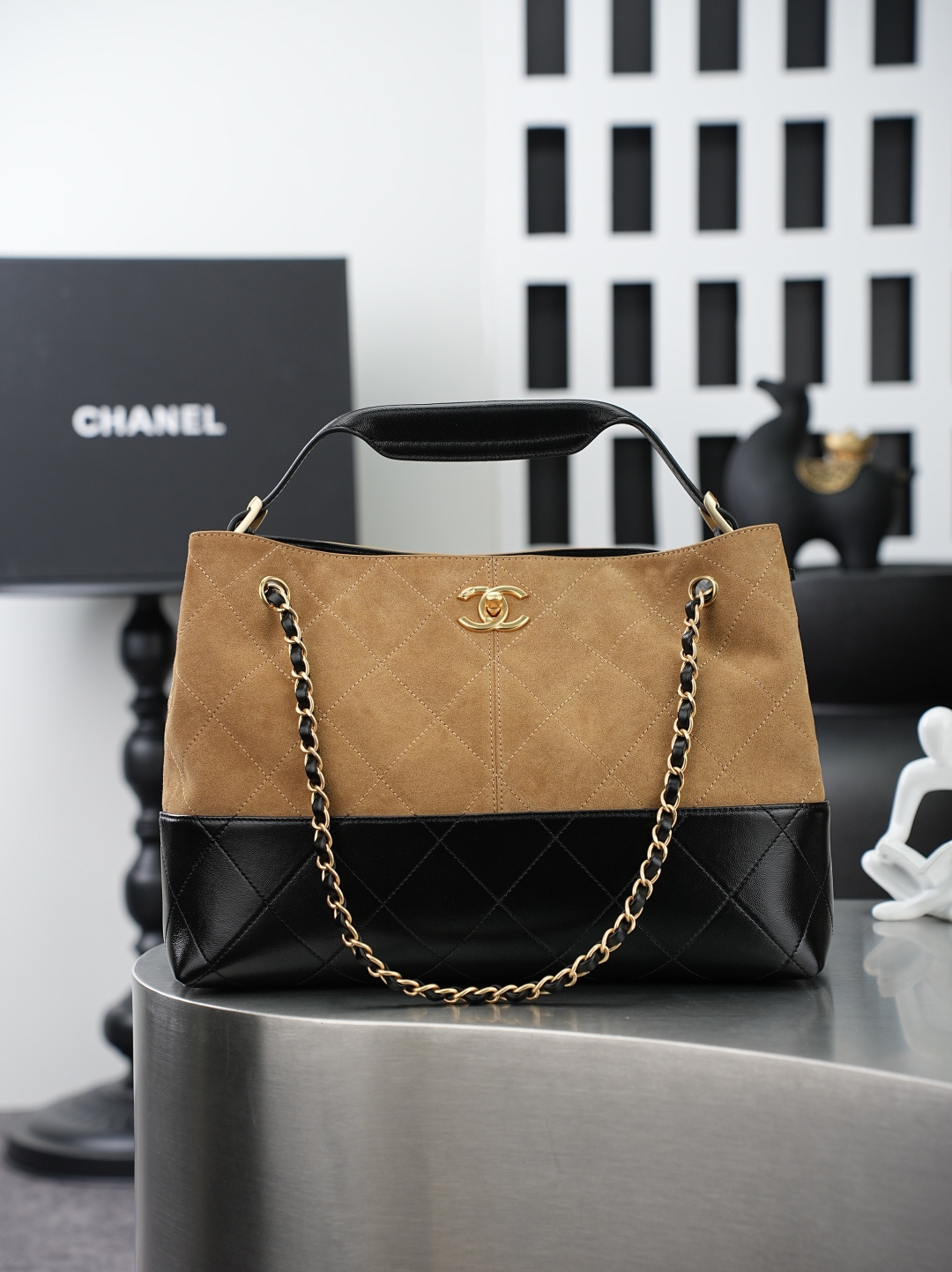 CHANEL SHOPPING BAG SUEDE CALFSKIN, SHINY LAMBSKIN & GOLD-TONE METAL BEIGE & BLACK AS5634 (36*24*12cm) - Image 3