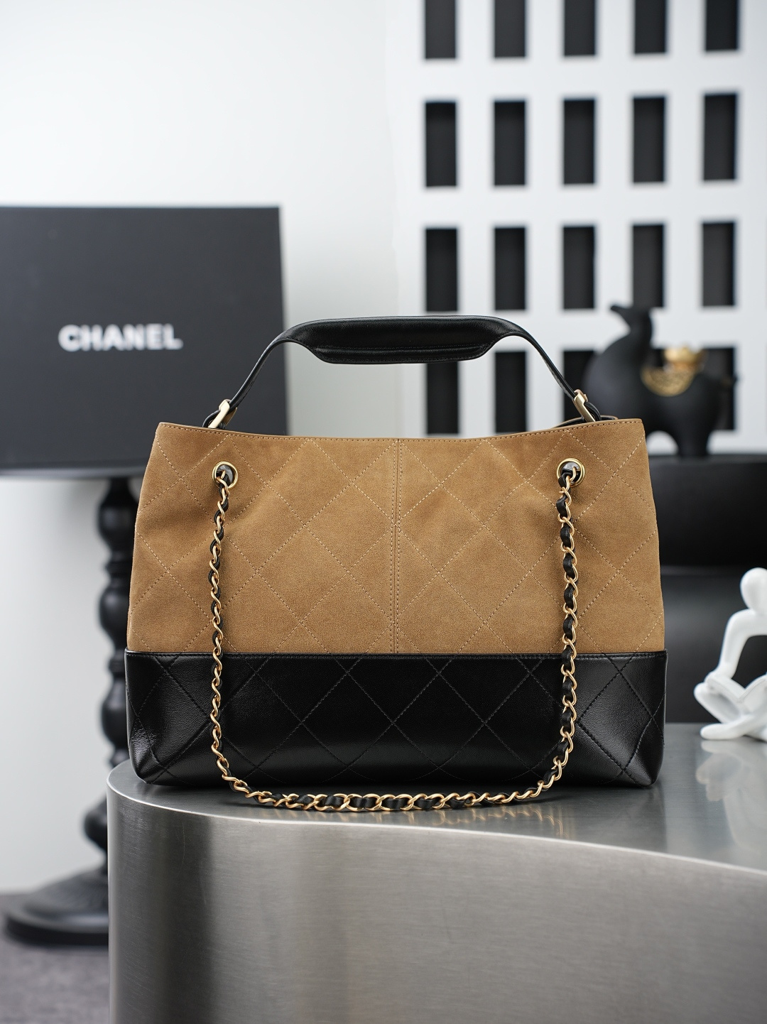 CHANEL SHOPPING BAG SUEDE CALFSKIN, SHINY LAMBSKIN & GOLD-TONE METAL BEIGE & BLACK AS5634 (36*24*12cm) - Image 10