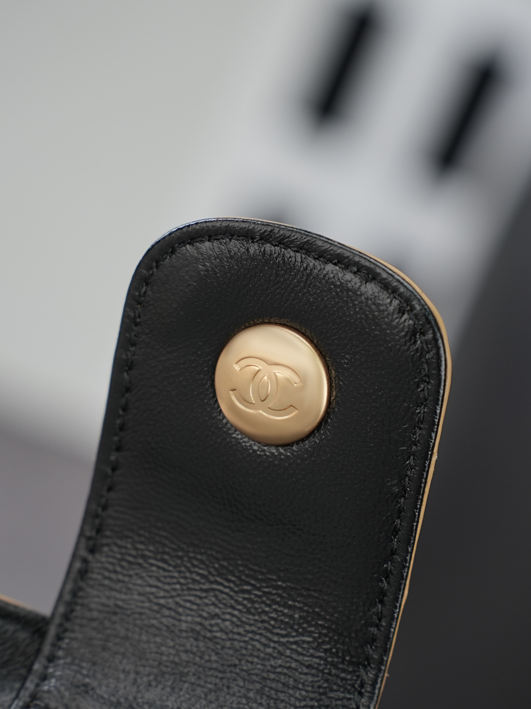 CHANEL SHOPPING BAG SUEDE CALFSKIN, SHINY LAMBSKIN & GOLD-TONE METAL BEIGE & BLACK AS5634 (36*24*12cm) - Image 6