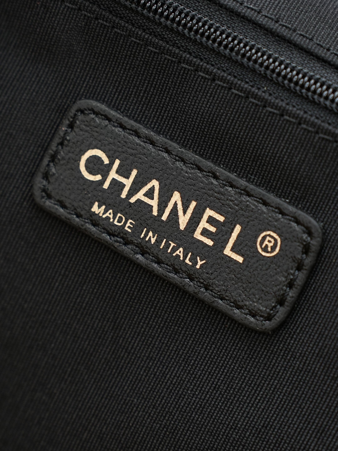 CHANEL SHOPPING BAG SUEDE CALFSKIN, SHINY LAMBSKIN & GOLD-TONE METAL BEIGE & BLACK AS5634 (36*24*12cm) - Image 5