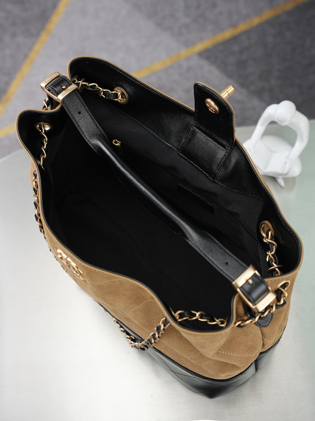 CHANEL SHOPPING BAG SUEDE CALFSKIN, SHINY LAMBSKIN & GOLD-TONE METAL BEIGE & BLACK AS5634 (36*24*12cm) - Image 4