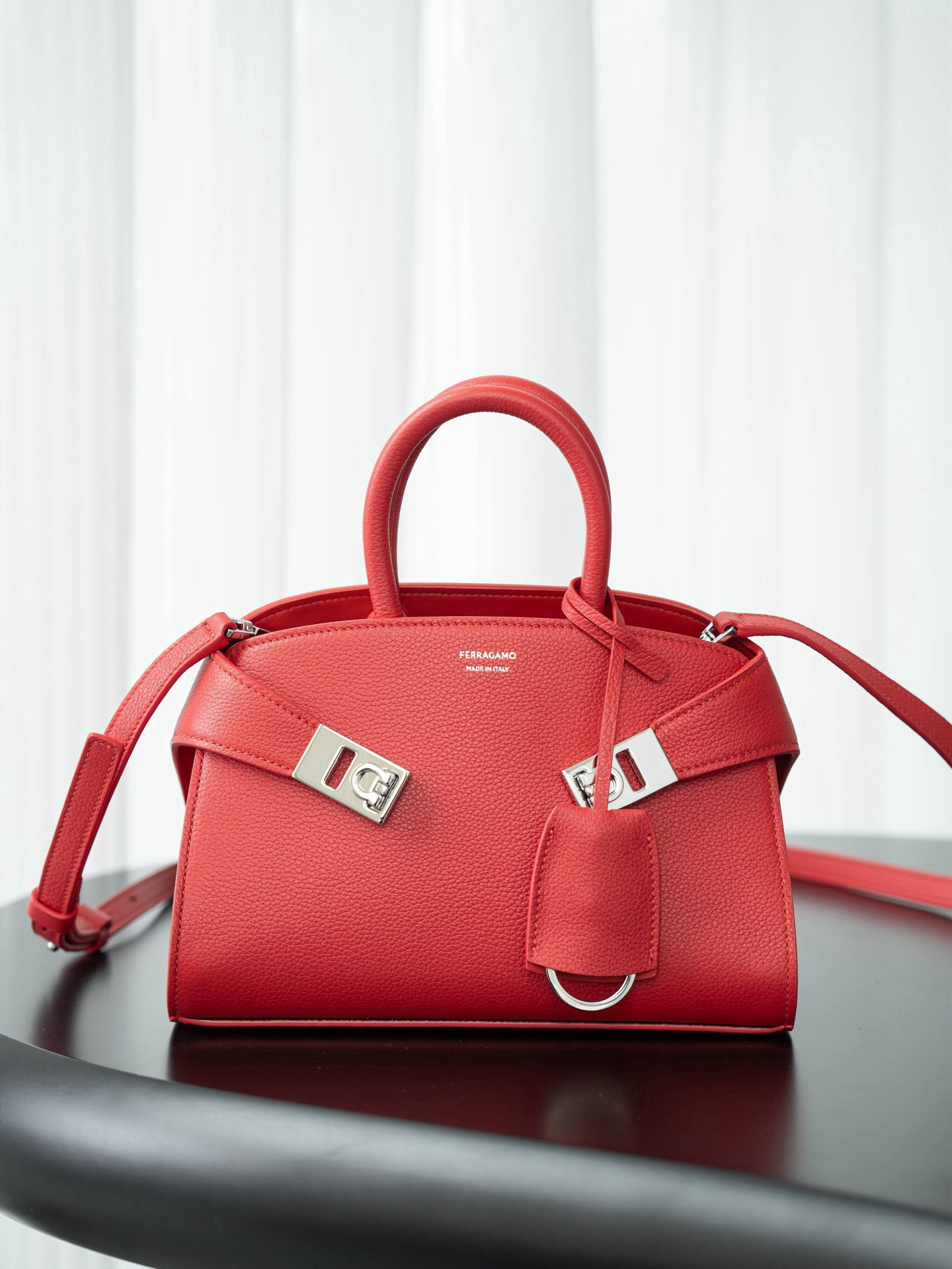 FERRAGAMO HUG BICOLOR HANDBAG (XS) 215975 (22*14*11cm) RED - Image 2