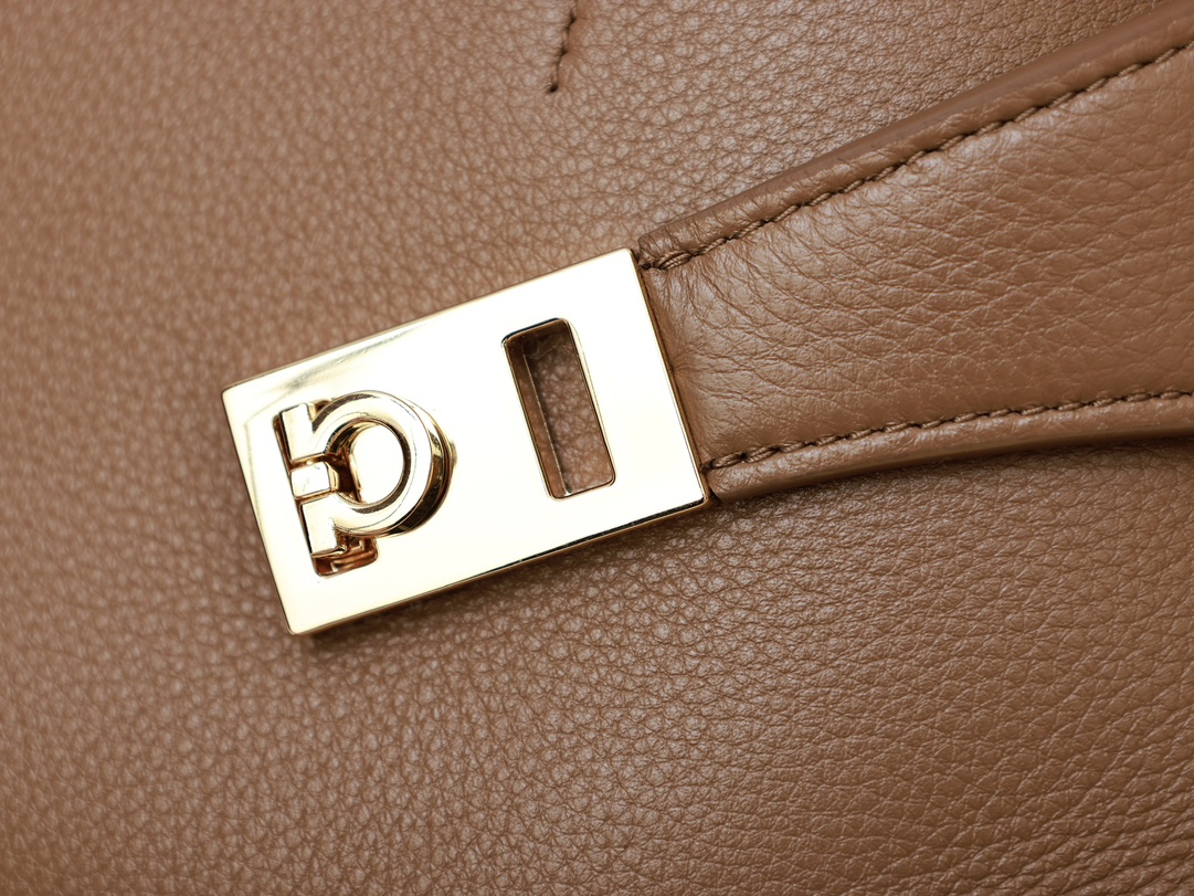 FERRAGAMO HUG BICOLOR HANDBAG (XS) 215975 (22*14*11cm) #3 - Image 3
