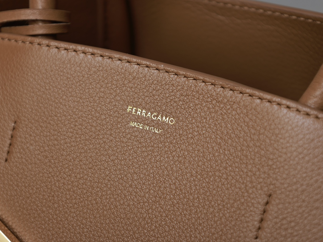 FERRAGAMO HUG BICOLOR HANDBAG (XS) 215975 (22*14*11cm) #3 - Image 4