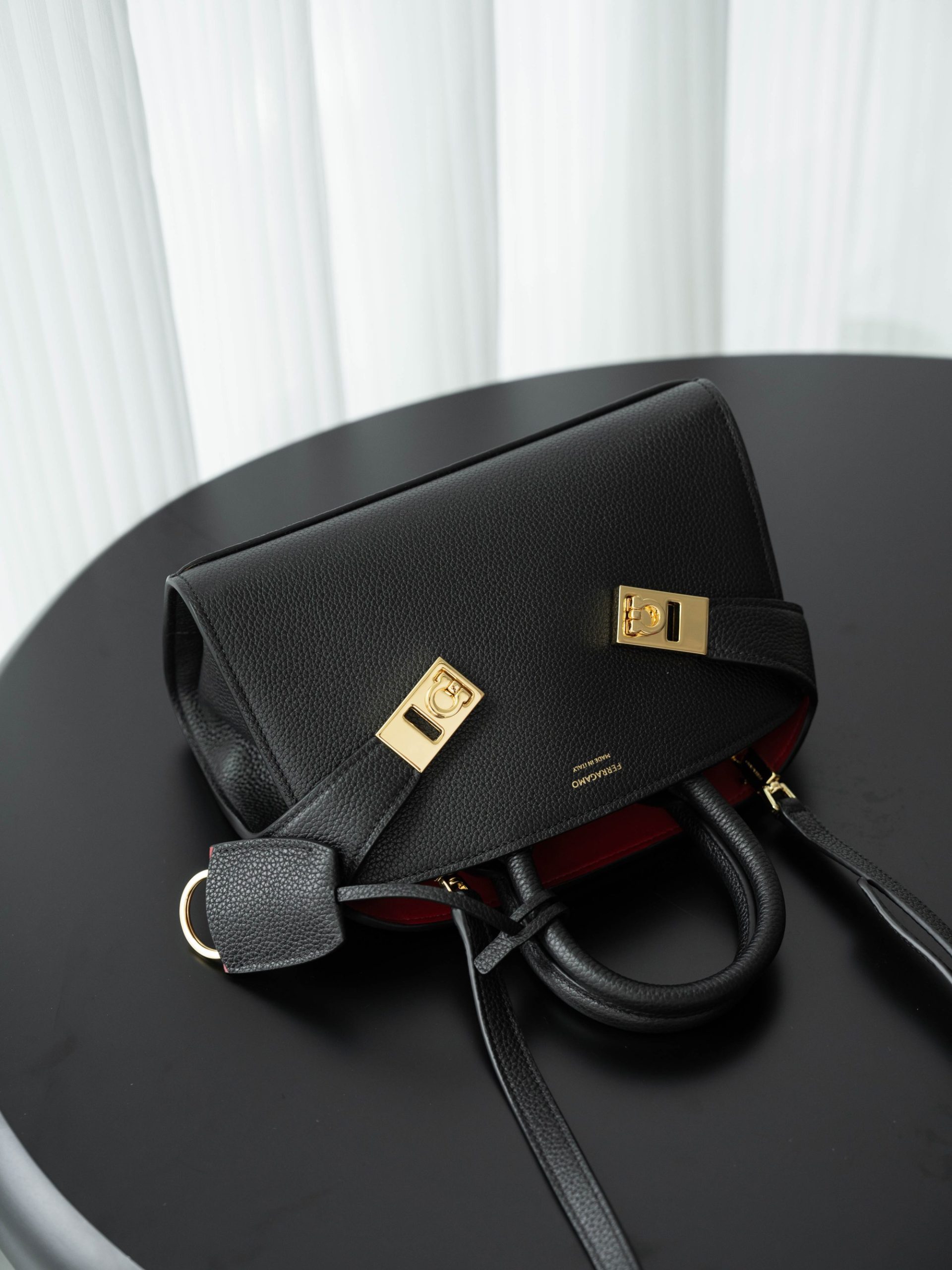 FERRAGAMO HUG BICOLOR HANDBAG (XS) 215975 (22*14*11cm) #4 - Image 5