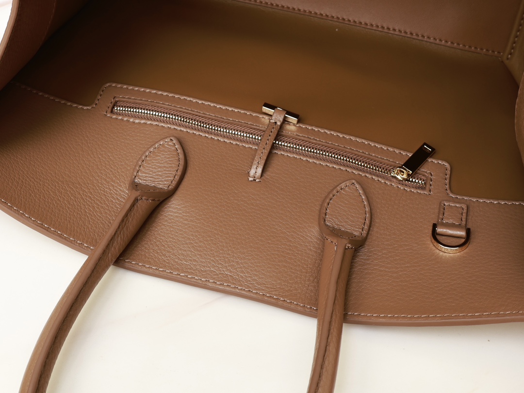 FERRAGAMO HUG BICOLOR HANDBAG (XS) 215975 (22*14*11cm) #3 - Image 6