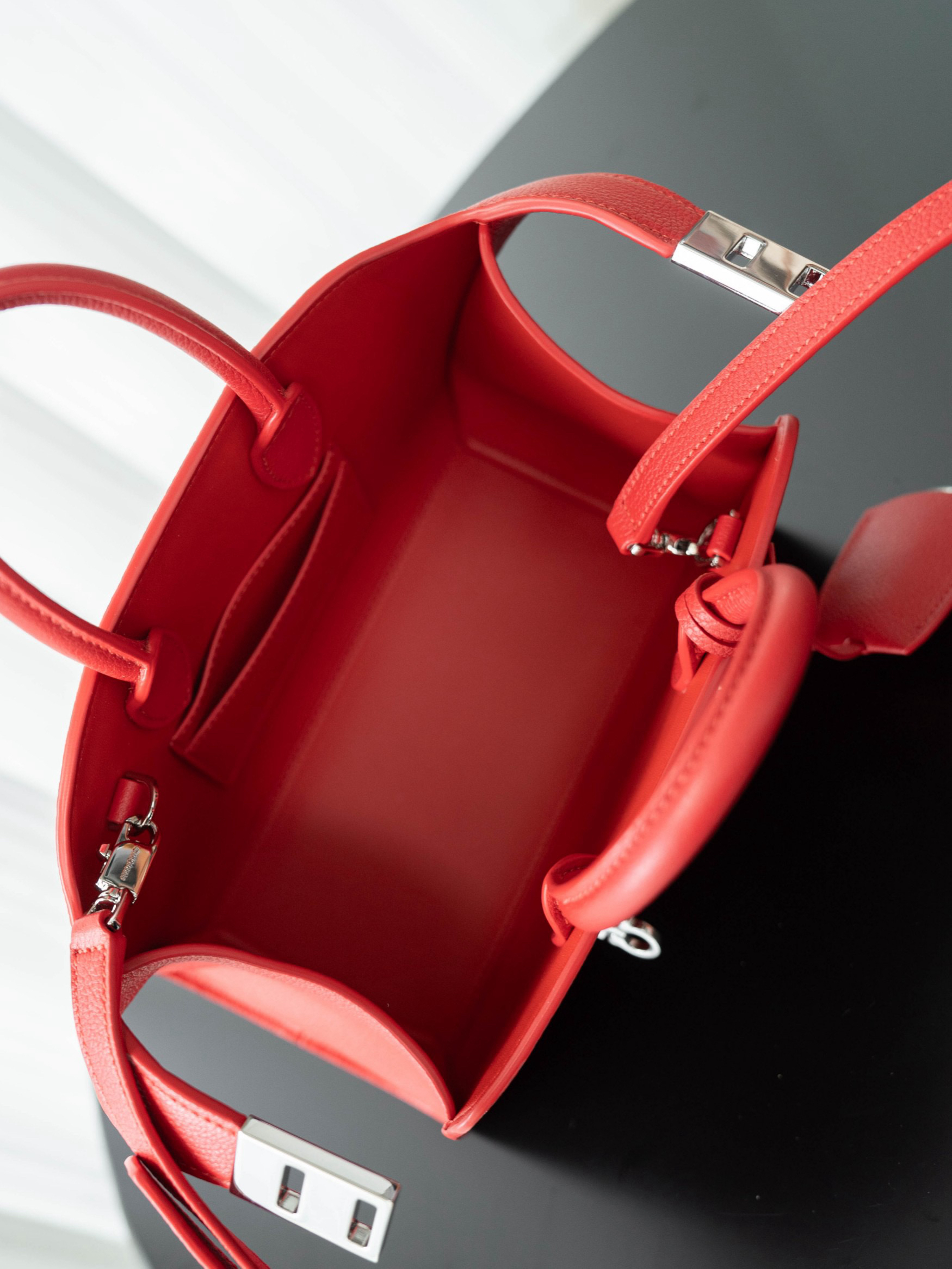 FERRAGAMO HUG BICOLOR HANDBAG (XS) 215975 (22*14*11cm) RED - Image 7