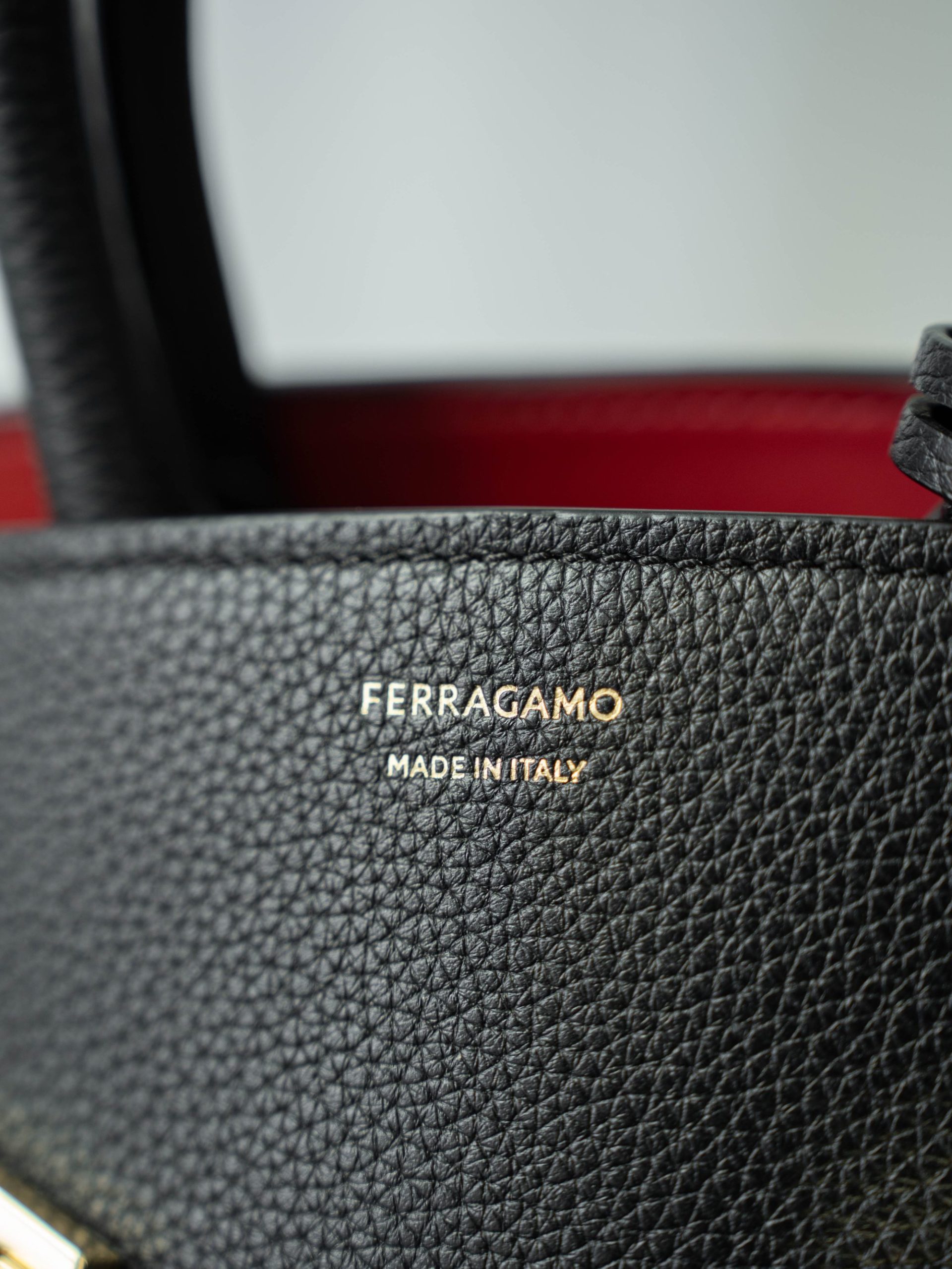 FERRAGAMO HUG BICOLOR HANDBAG (XS) 215975 (22*14*11cm) #4 - Image 7