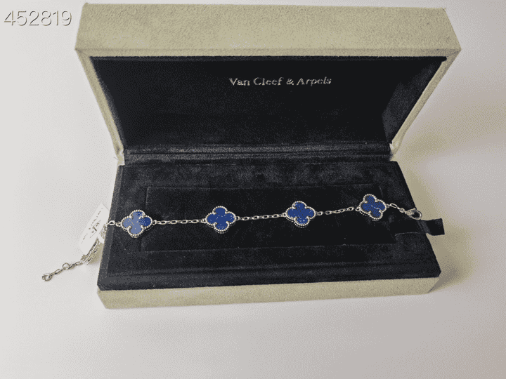 Van Cleef & Arpels Vca Bracelets - Image 3