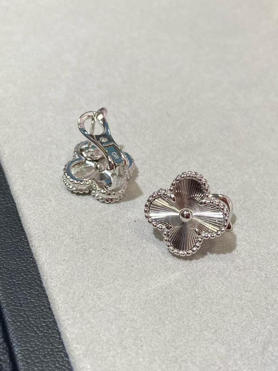 Van Cleef & Arpels Vca Earrings - Image 2