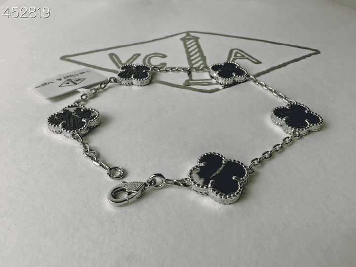 Van Cleef & Arpels Vca Bracelets - Image 4