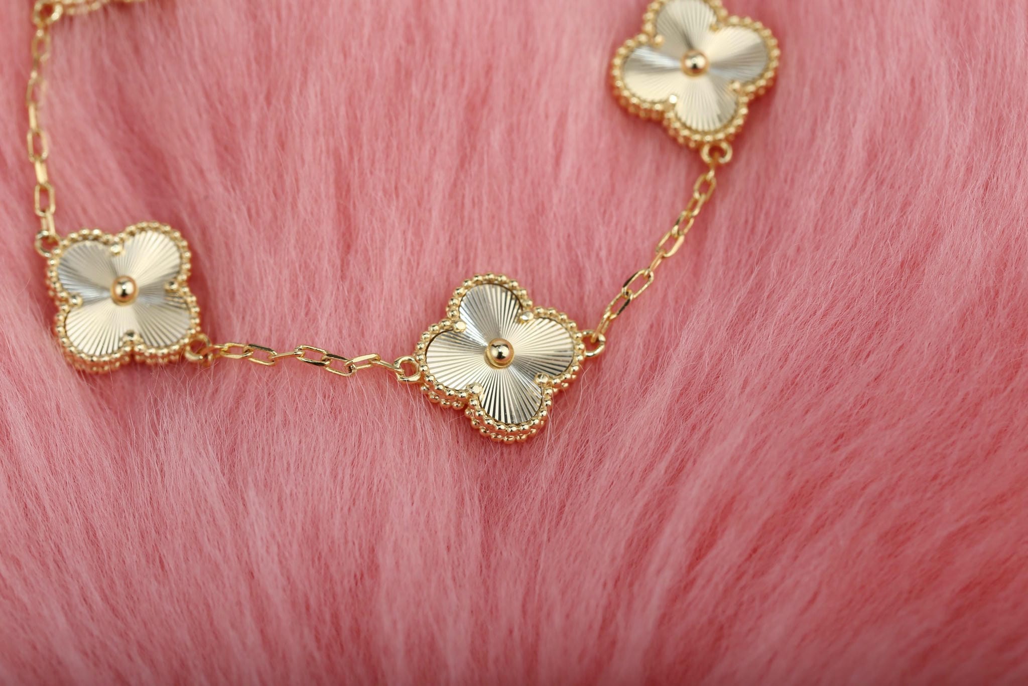 Van Cleef & Arpels VCA Gold Laser Bracelet - Image 8