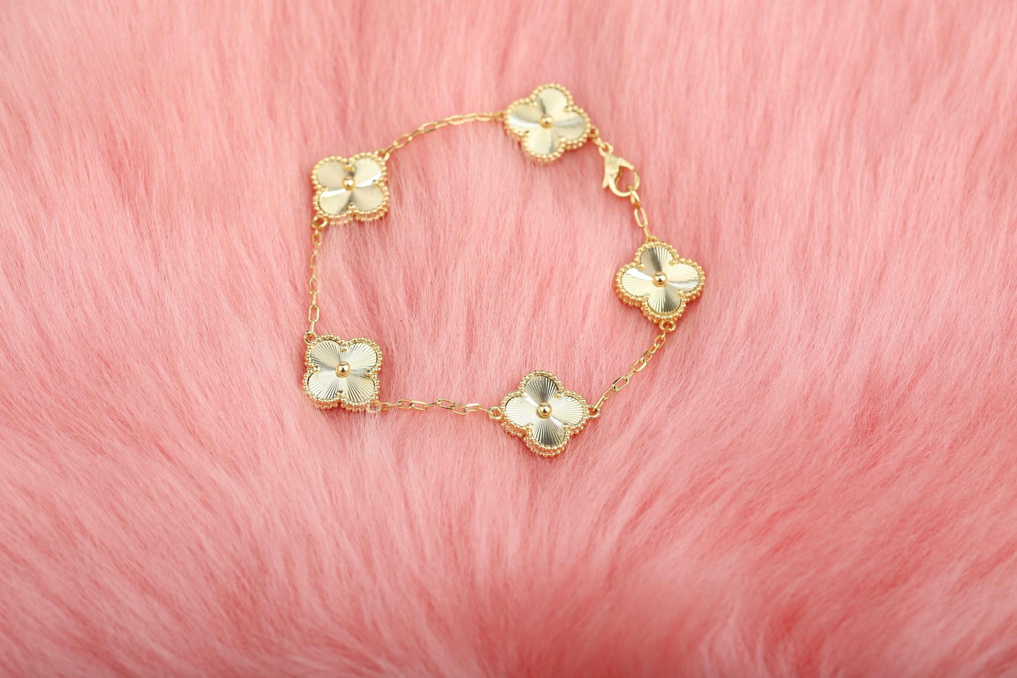 Van Cleef & Arpels VCA Gold Laser Bracelet - Image 6