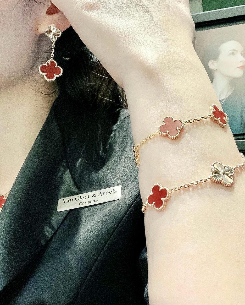 Van Cleef & Arpels VCA alhambra Bracelet Carnelian - Image 2