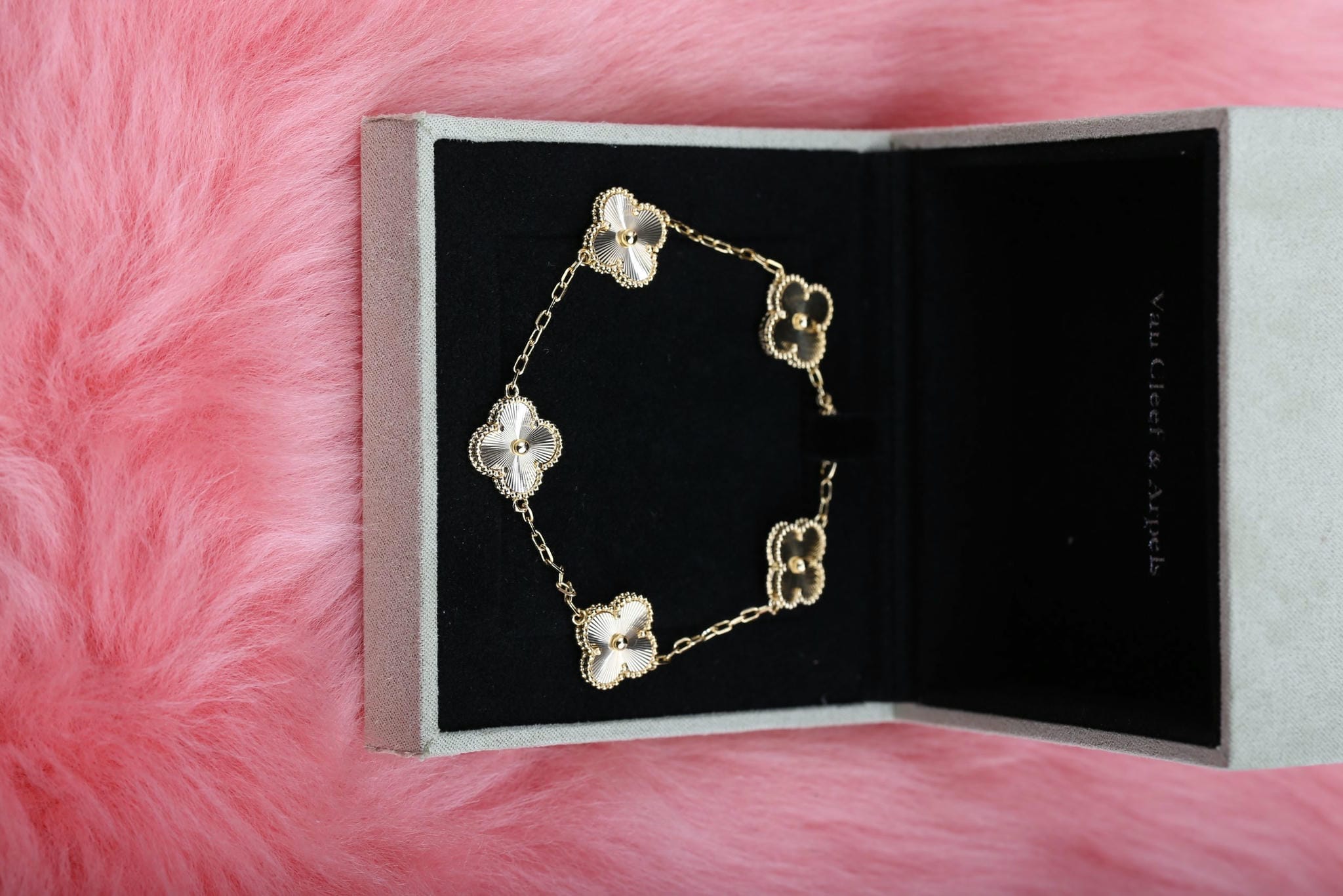 Van Cleef & Arpels VCA Gold Laser Bracelet - Image 3