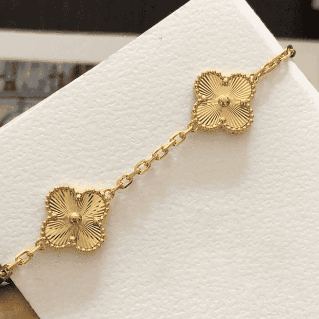 Van Cleef & Arpels Vca Five Flower Bracelet - Image 4