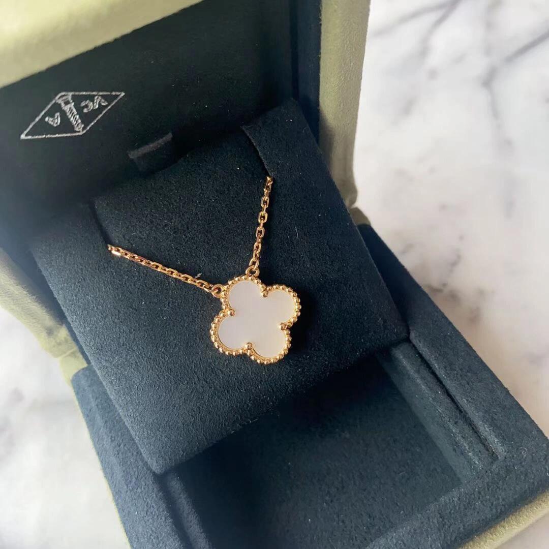 Van Cleef & Arpels Vintage Alhambra pendant 6 - Image 3