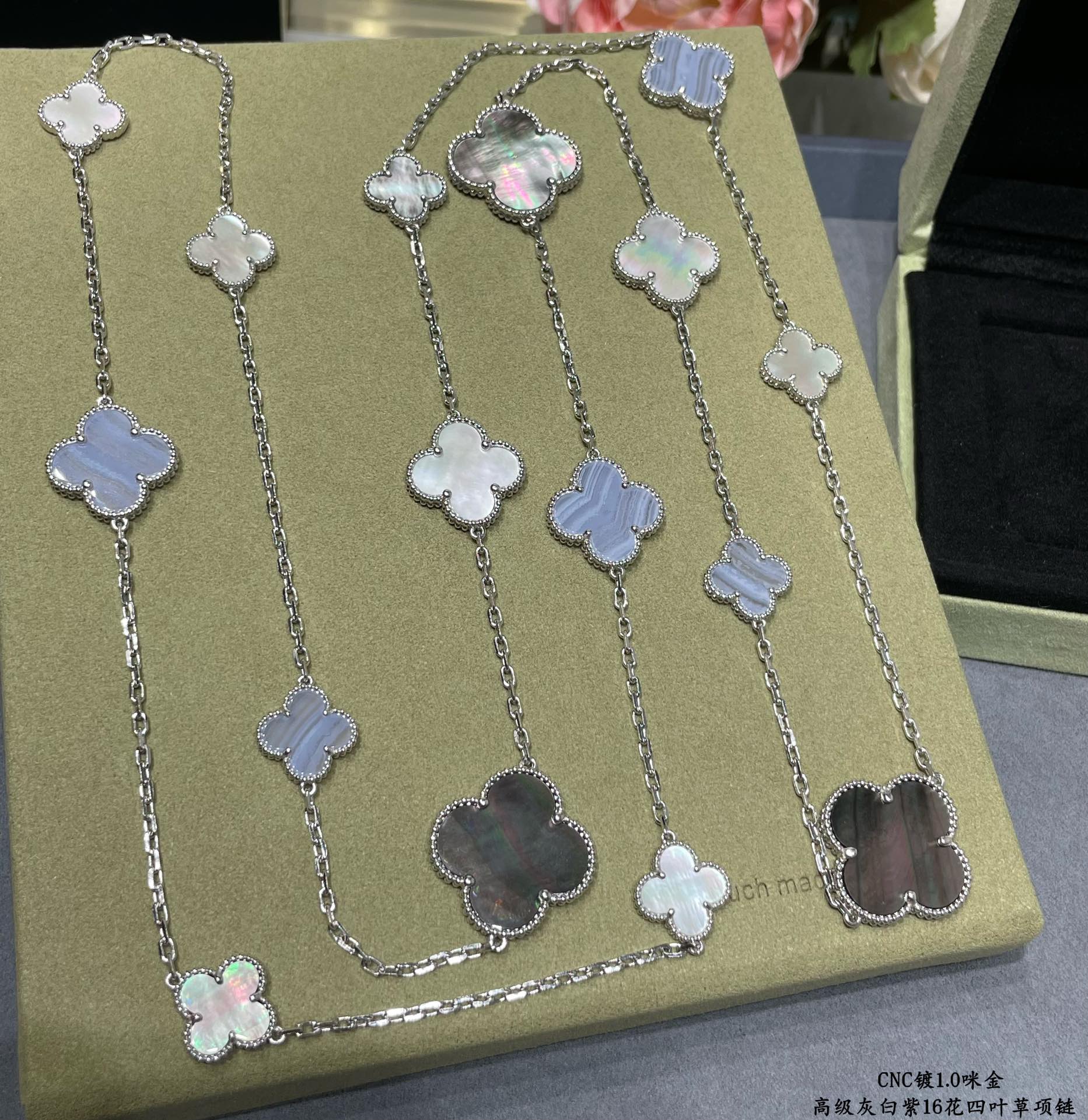 Van Cleef & Arpels Magic Alhambra long necklace, 16 motifs 1 - Image 2