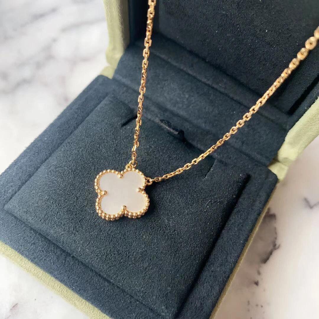 Van Cleef & Arpels Vintage Alhambra pendant 6 - Image 2