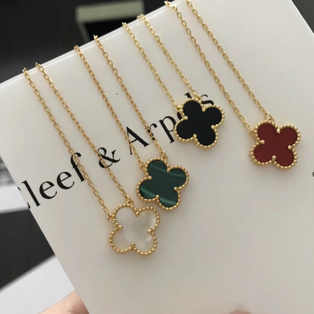 Van Cleef & Arpels Vintage Alhambra pendant 1 - Image 2