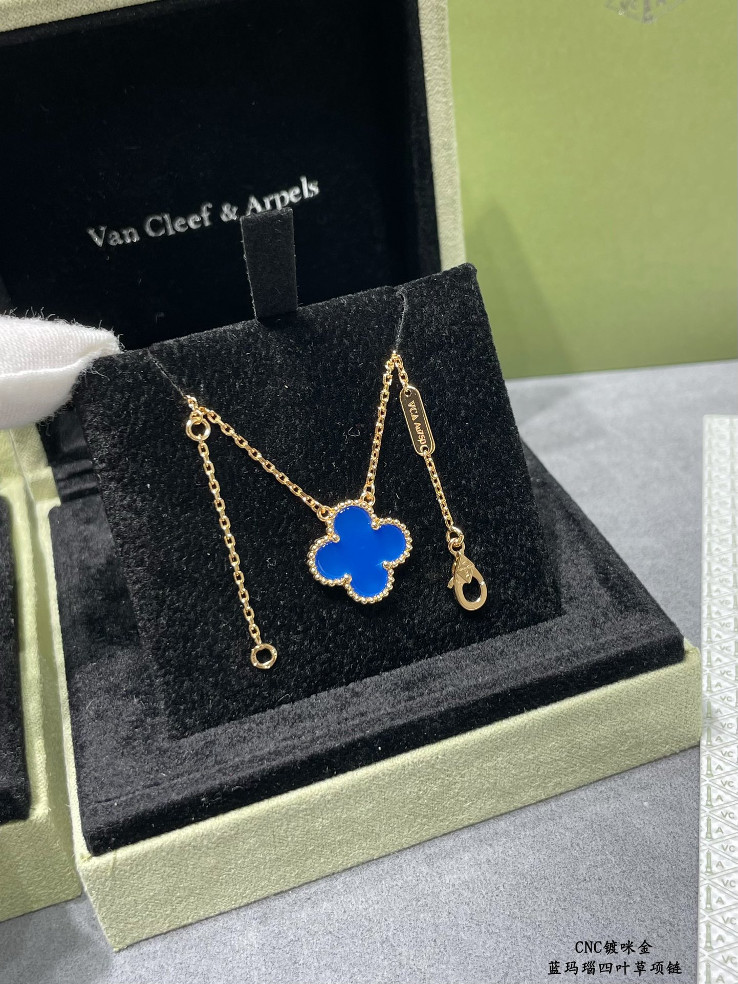 Van Cleef & Arpels Vintage Alhambra pendant 5 - Image 3