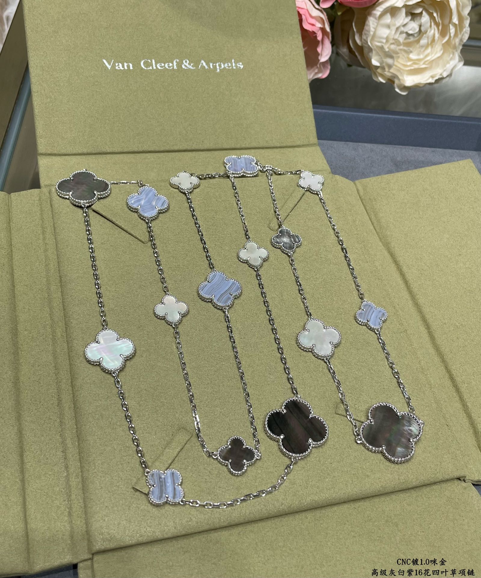 Van Cleef & Arpels Magic Alhambra long necklace, 16 motifs 1 - Image 4