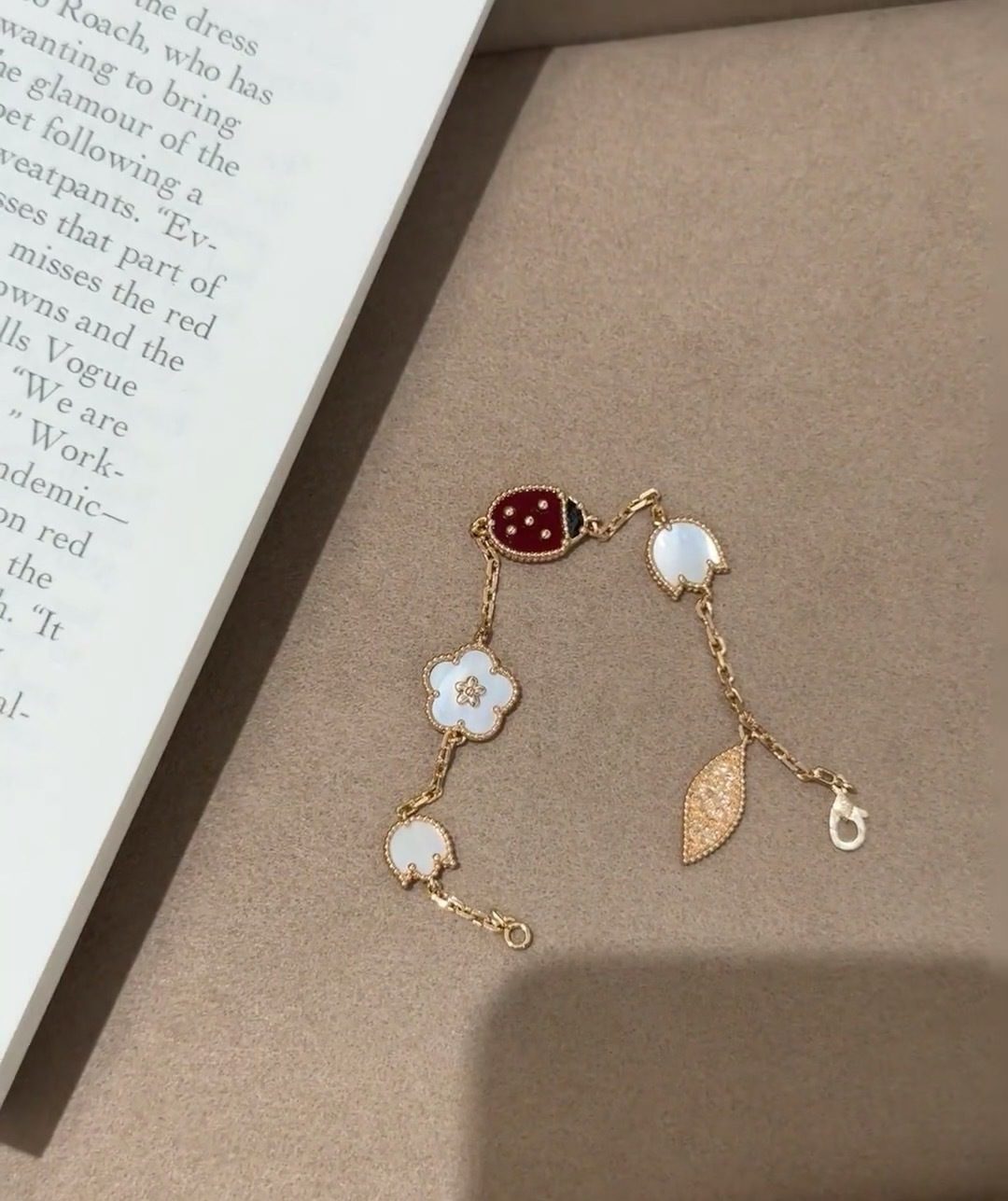 Van Cleef & Arpels Lucky Spring bracelet, 5 motifs - Image 4