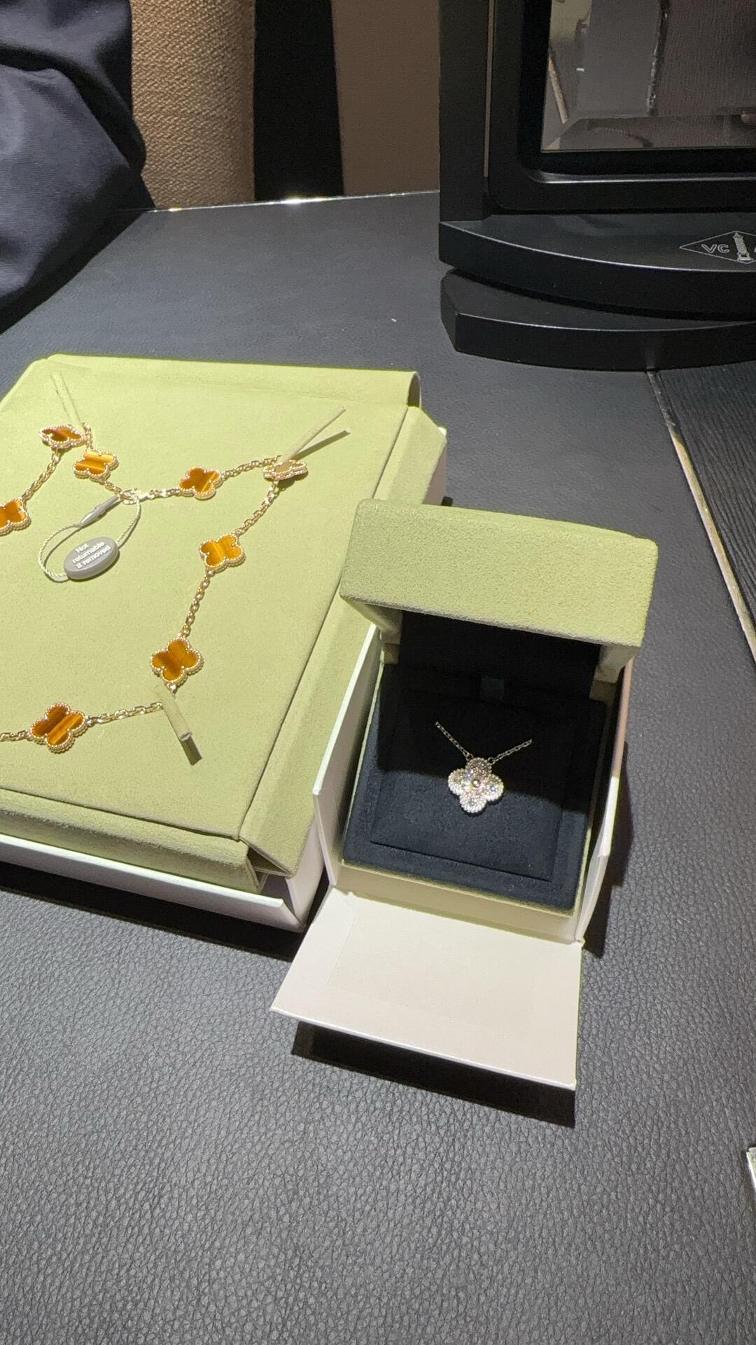 Van Cleef & Arpels Vintage Alhambra necklace, 10 motifs 8 - Image 3