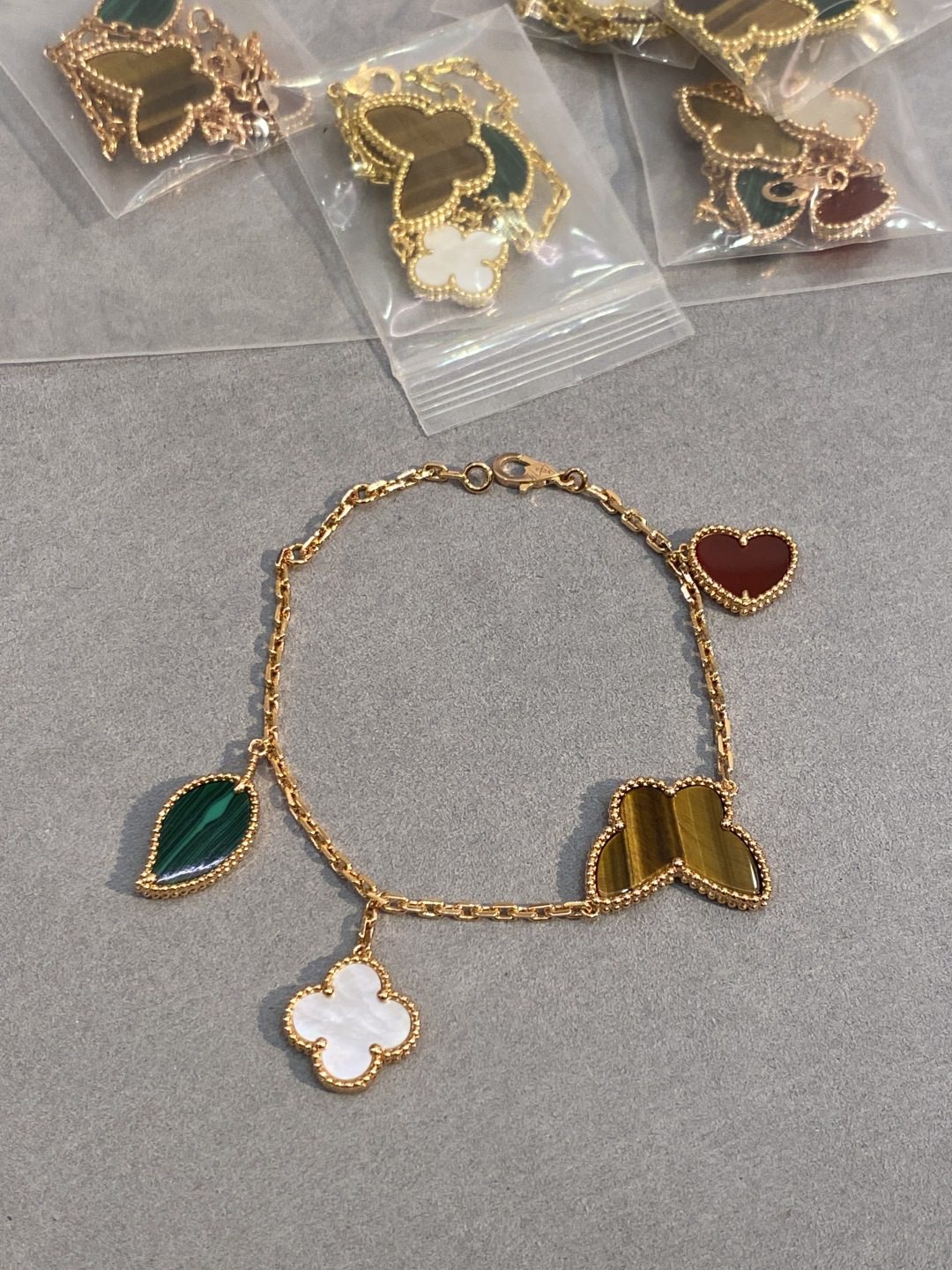 Van Cleef & Arpels Lucky Spring bracelet, 4 motifs - Image 2