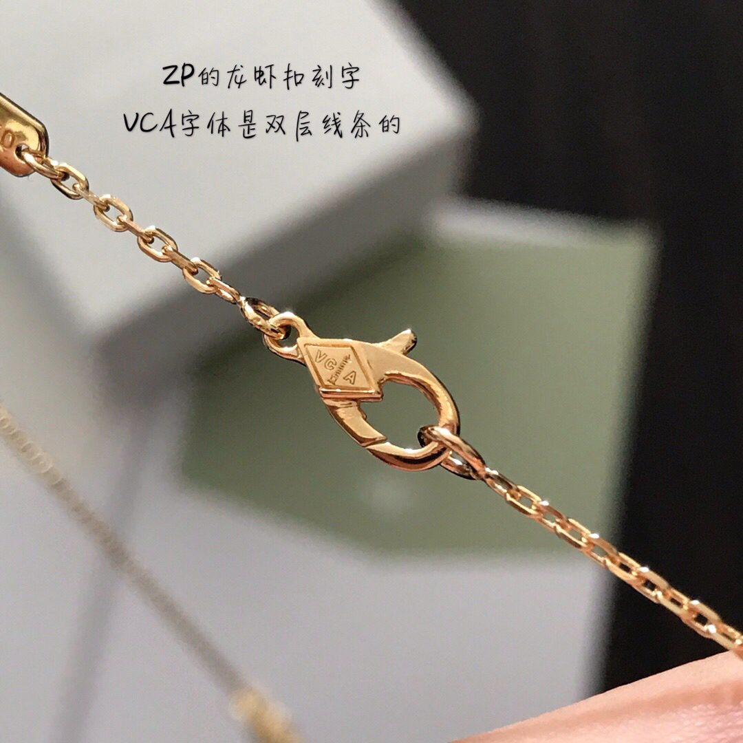 Van Cleef & Arpels Vintage Alhambra pendant 1 - Image 4