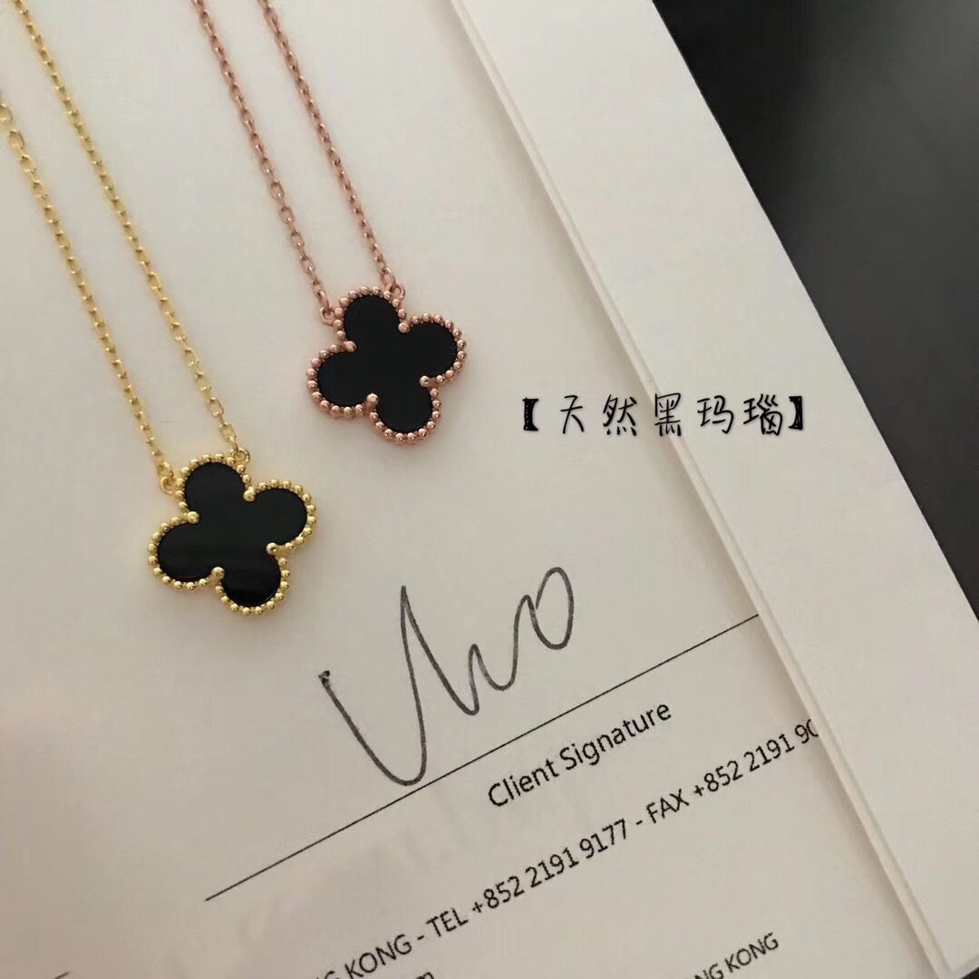 Van Cleef & Arpels Vintage Alhambra pendant 3 - Image 4
