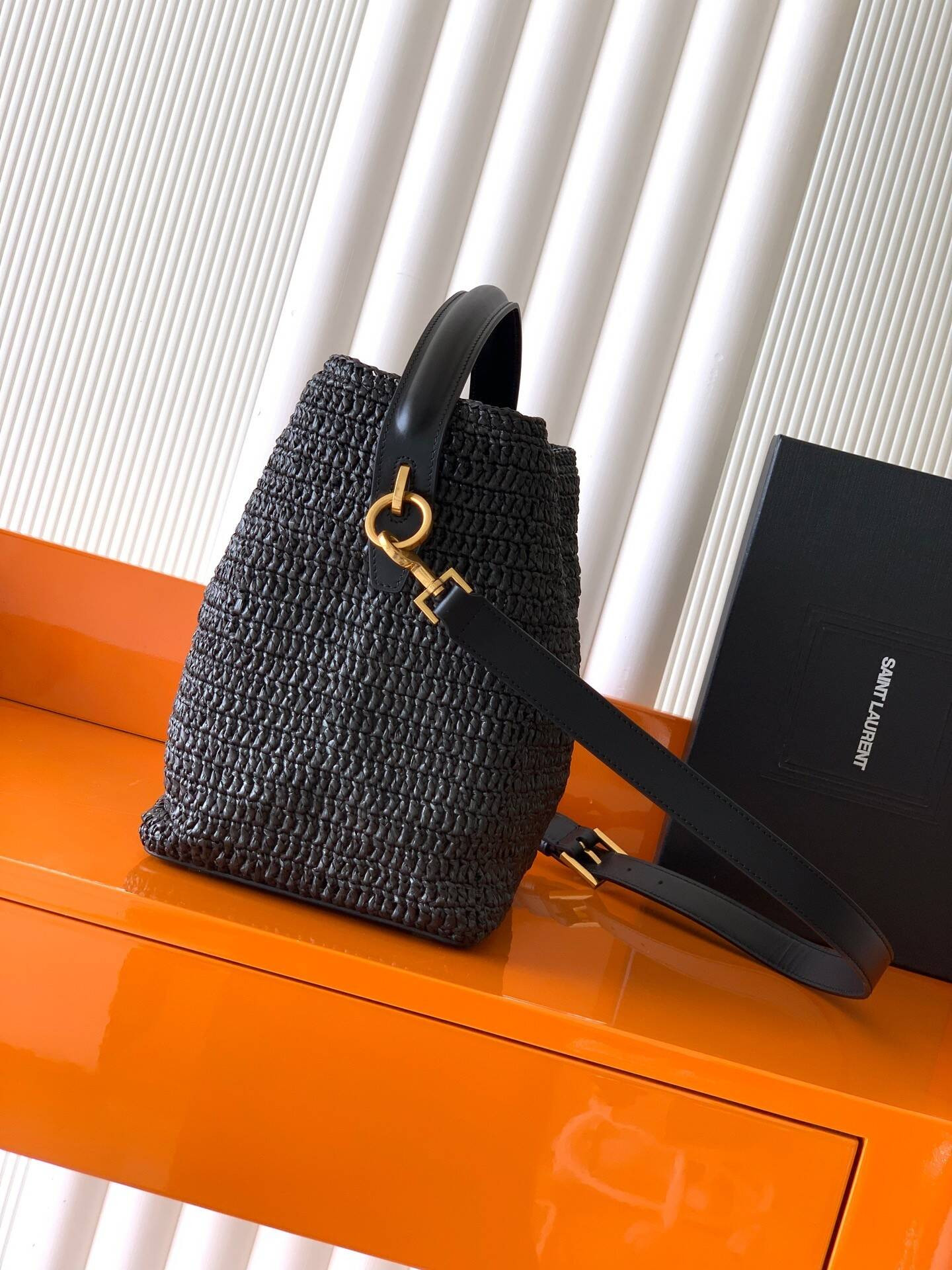 YSL LE 37 in woven raffia and vegetable-tanned leather Bucket Bag 25x20x12cm - Image 4
