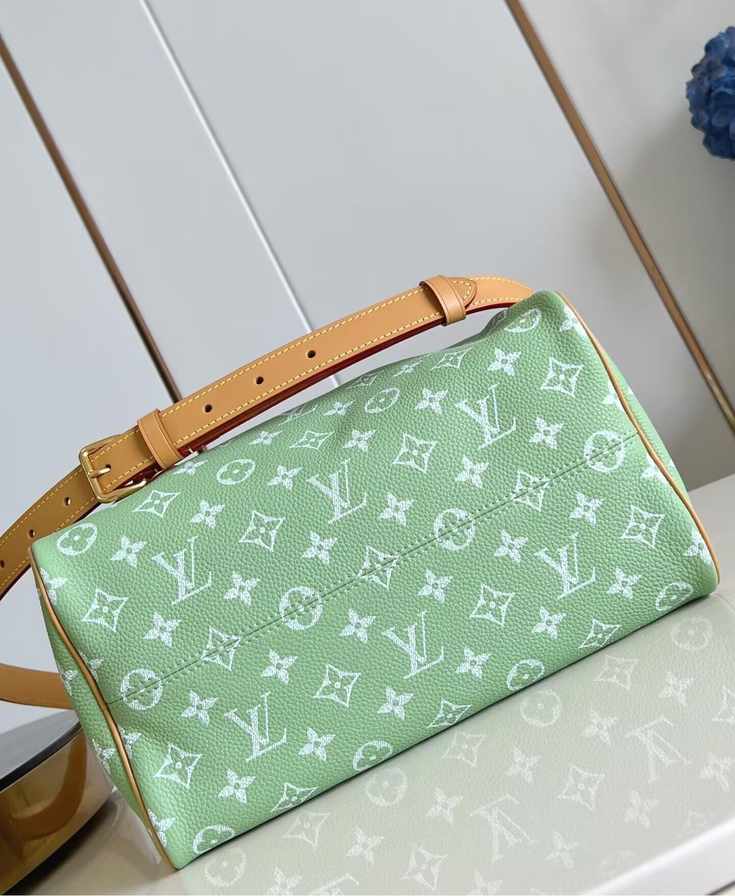 LV Speedy P9 Bandoulière 30 M14064 30x21x17cm - Image 4