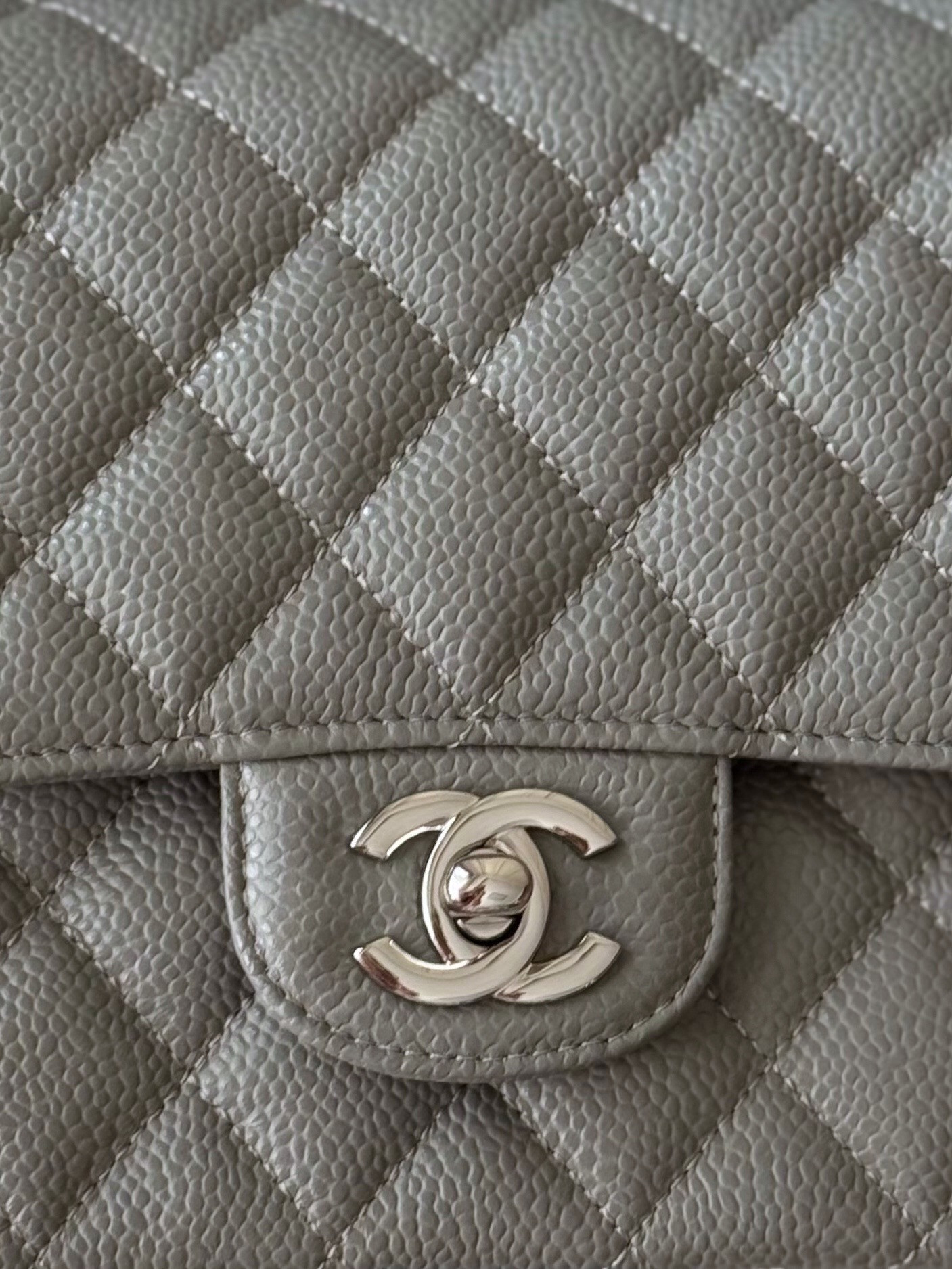 Chanel Flap Bag 25x15.5x6.5cm - Image 8