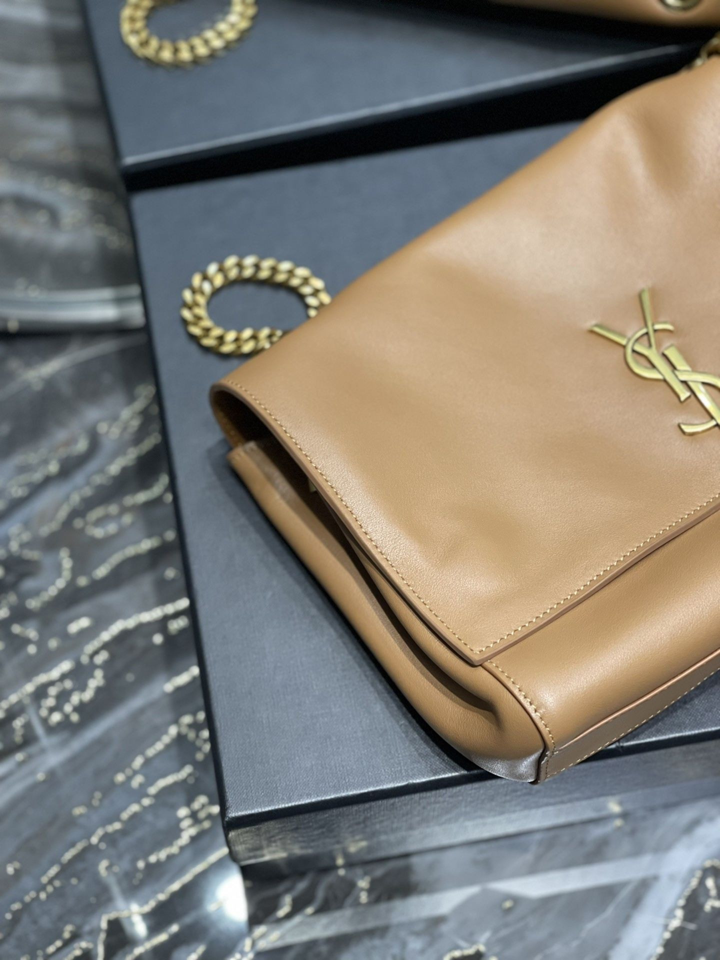 YSL Kate Reversible Suede and Leather Shoulder Bag 28.5x20x6cm - Image 9