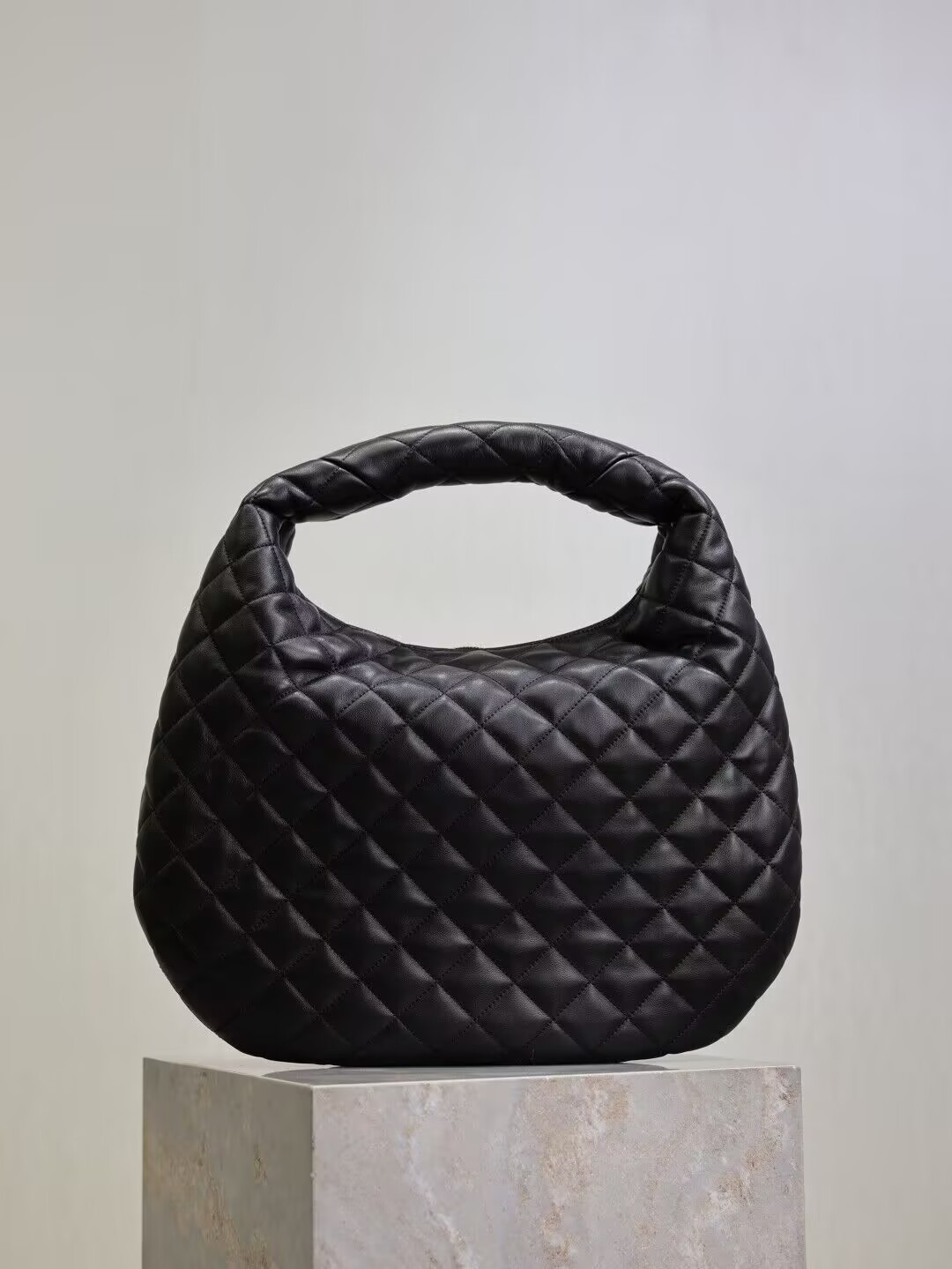 YSL ICARE Hobo In Quilted Nappa (47*30.5*12cm) - Image 3
