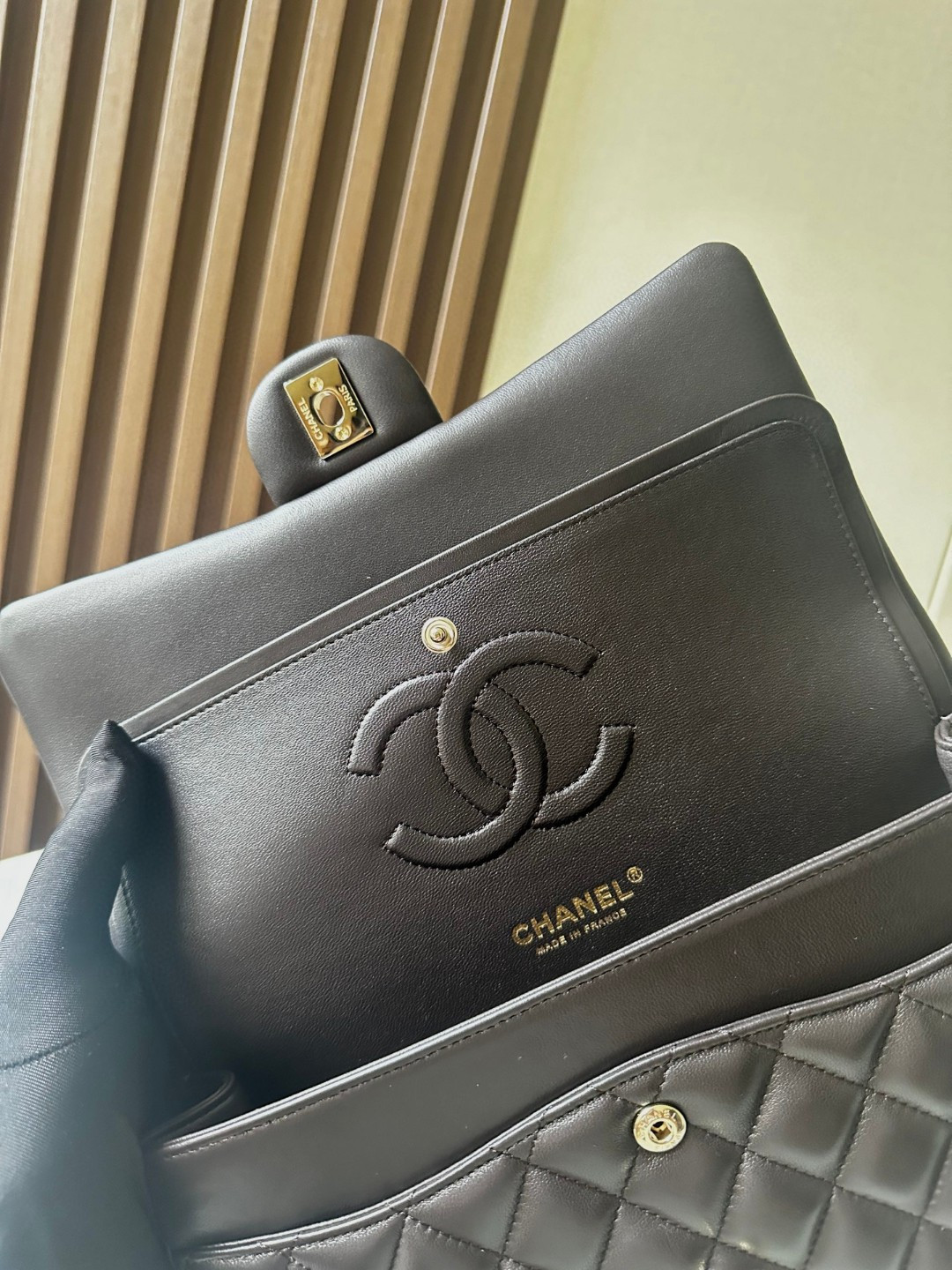 CHANEL CLASSIC HANDBAG Gold Metal 15.5×25.5×6.5cm - Image 6