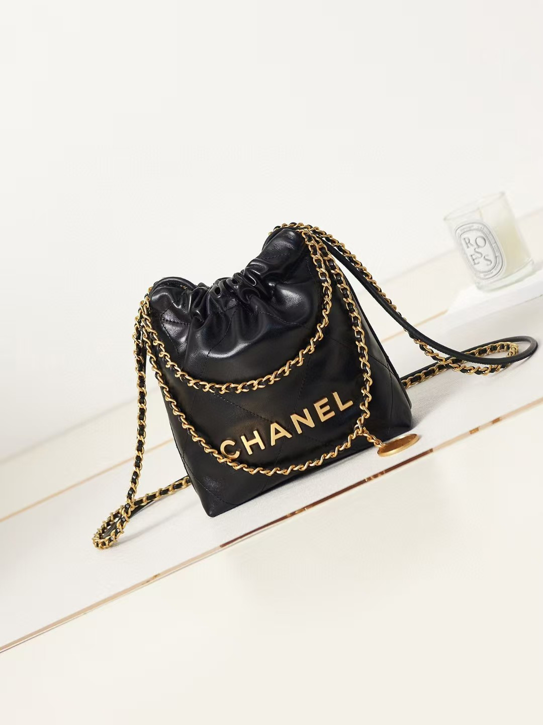 CHANEL 22 MINI HANDBAG Shiny Calfskin black 20 * 19 * 6 cm - Image 2