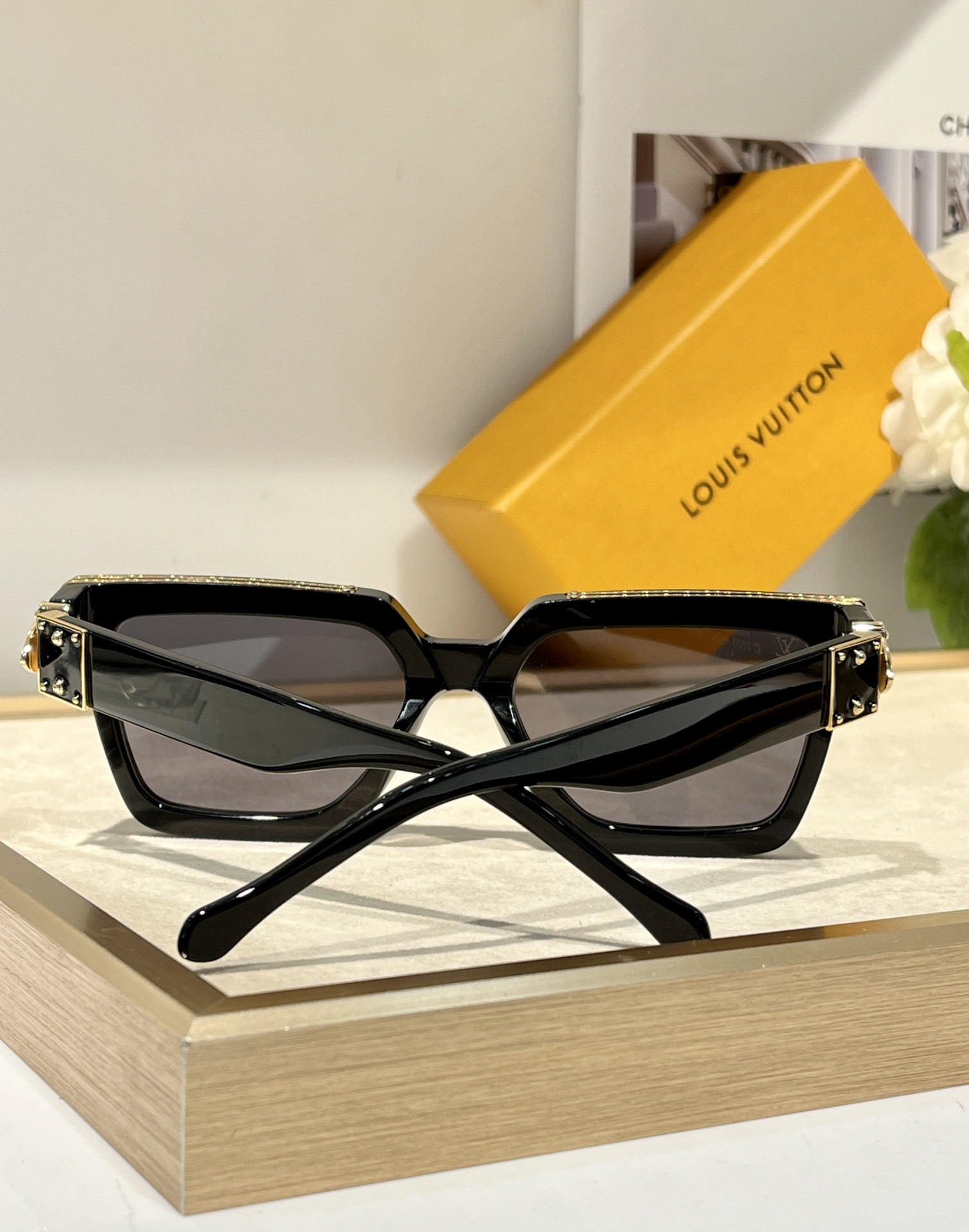 LV Sunglasses #1 - Image 4