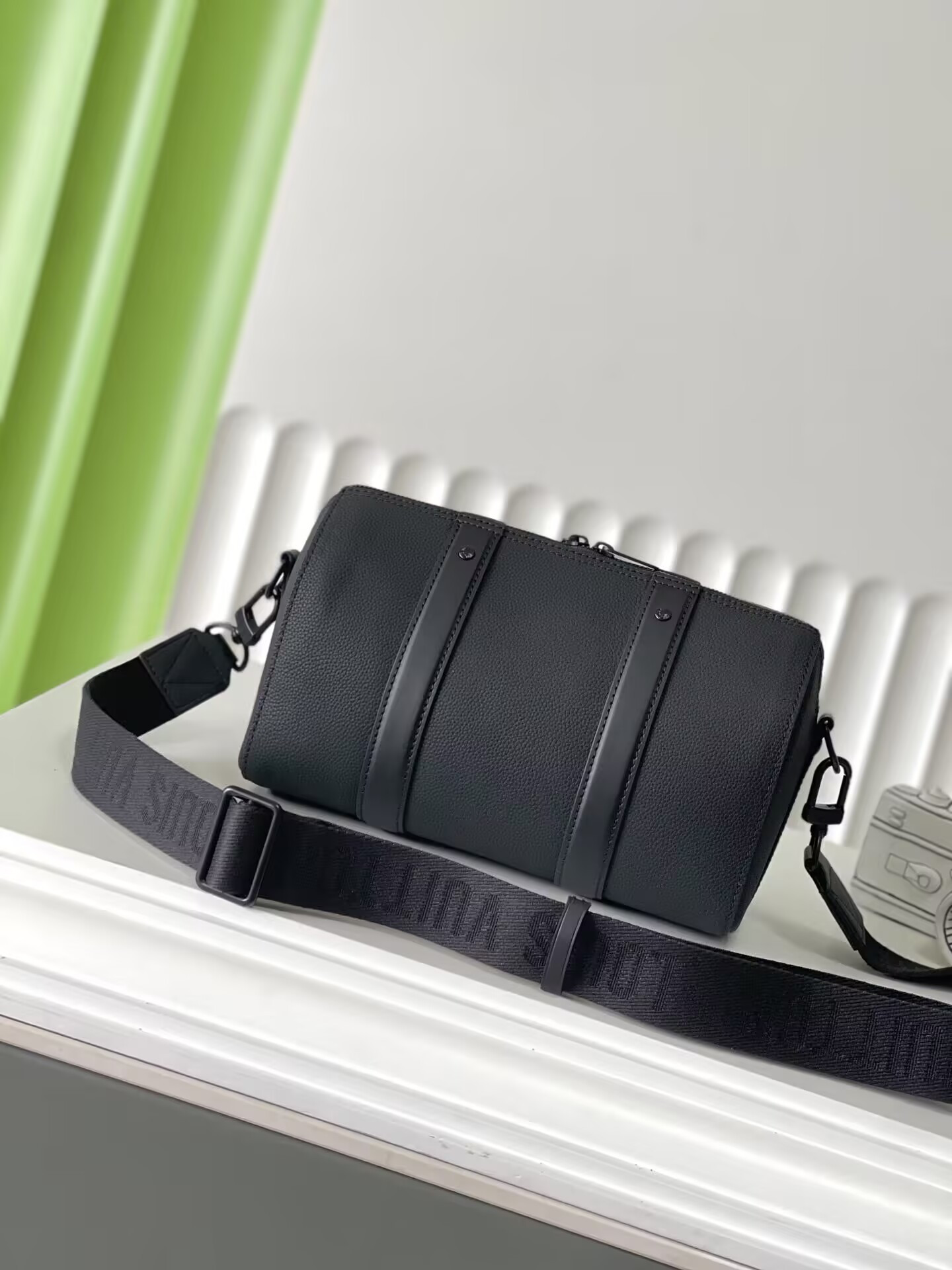 LV City Keepall M59255 27x17x13cm - Image 3