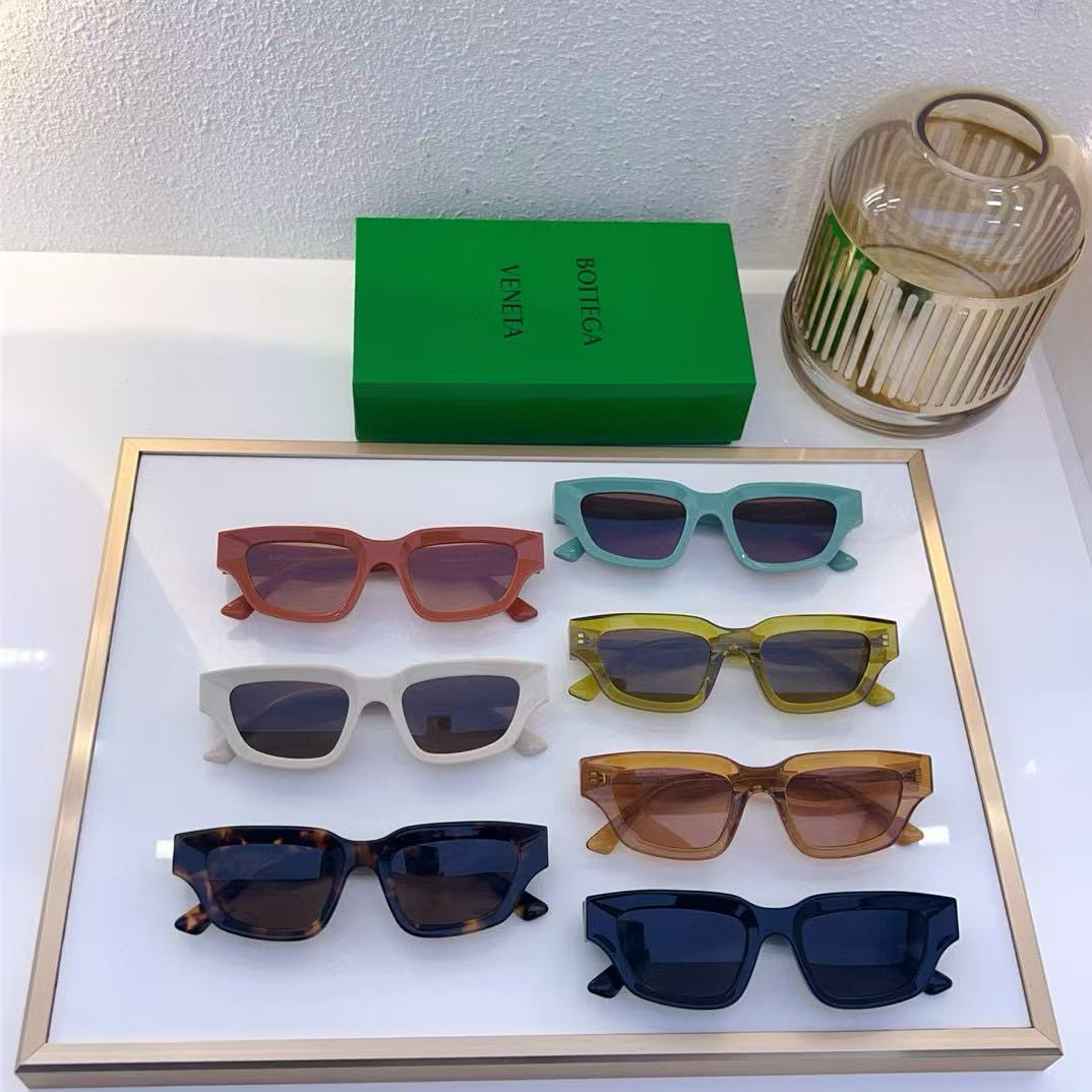 Bottega Veneta Glasses - Image 3