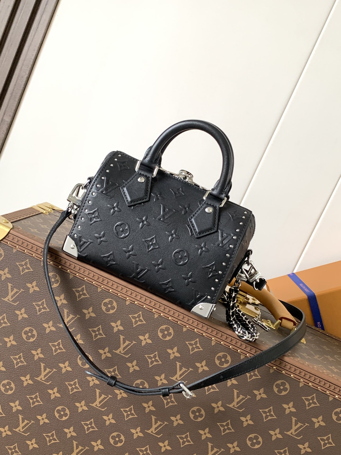 LV Monogram Bold Speedy 20 Trunk M14575 13.5 x 11 x 20.5 cm - Image 3