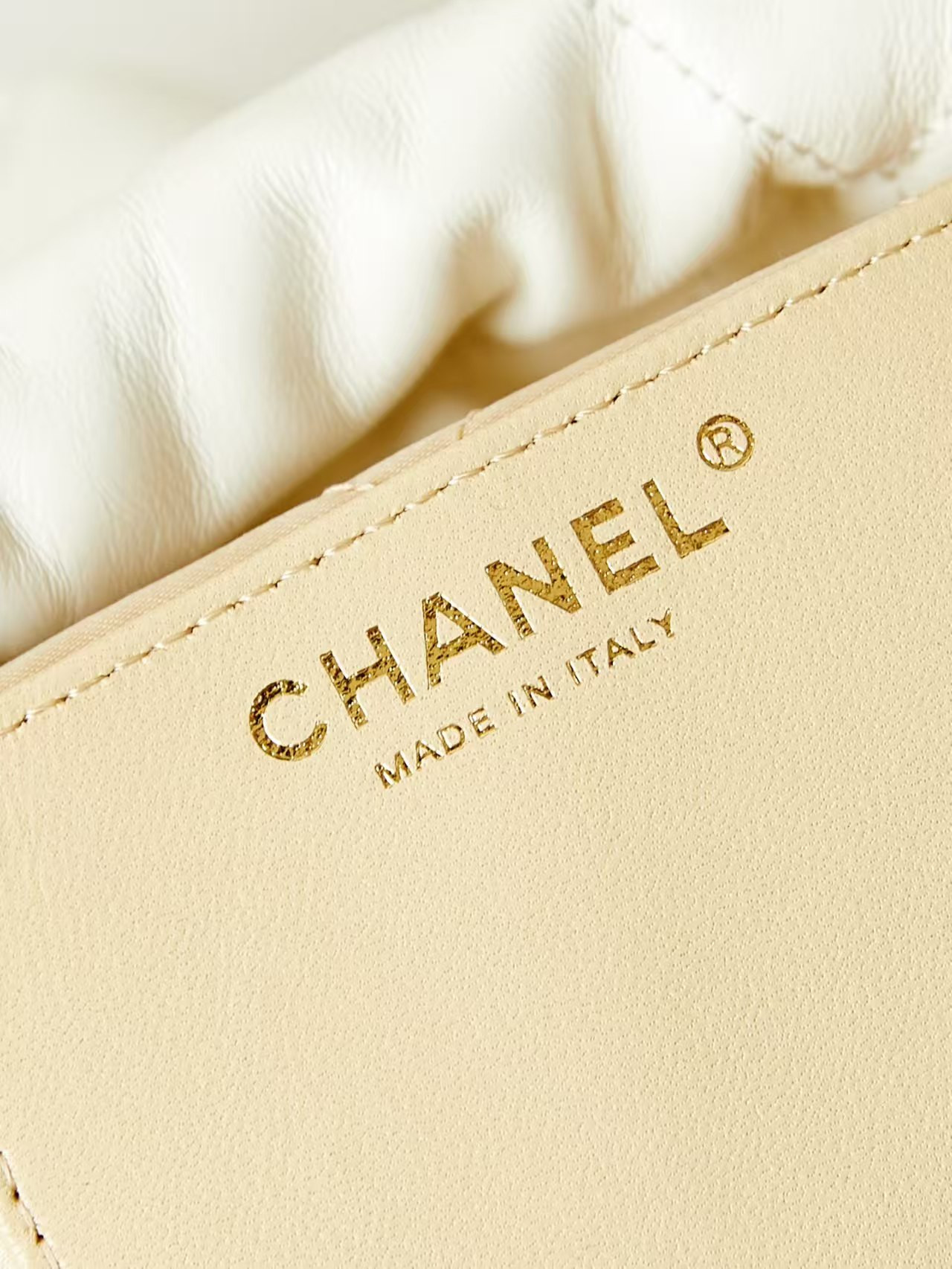 Chanel 22 Mini Handbag 20x19x6cm - Image 9