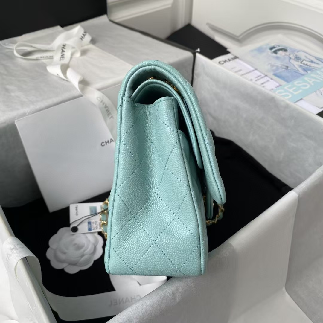 Chanel Classic Flap Bag 15.5×25.5×6.5cm - Image 4