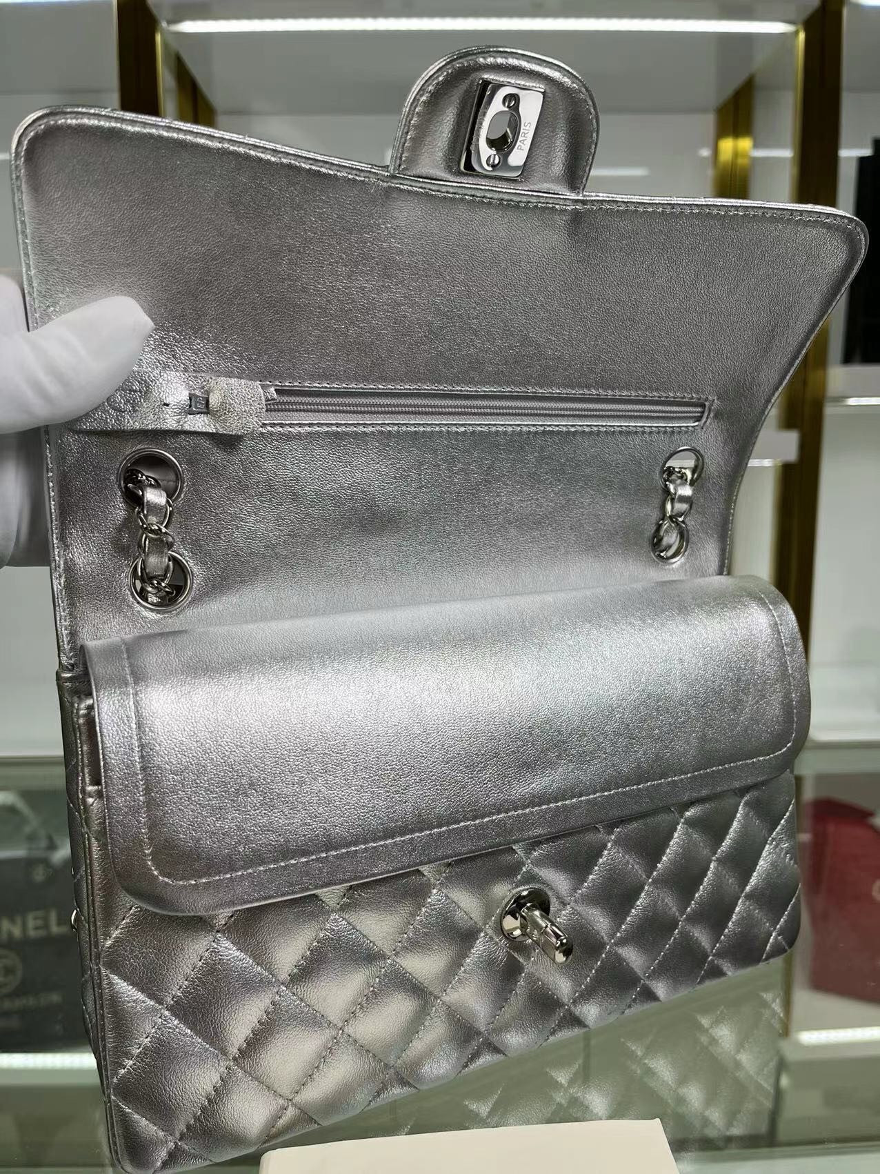 chanel Classic Flap a01112 SILVER 15.5×25.5×6.5cm - Image 8