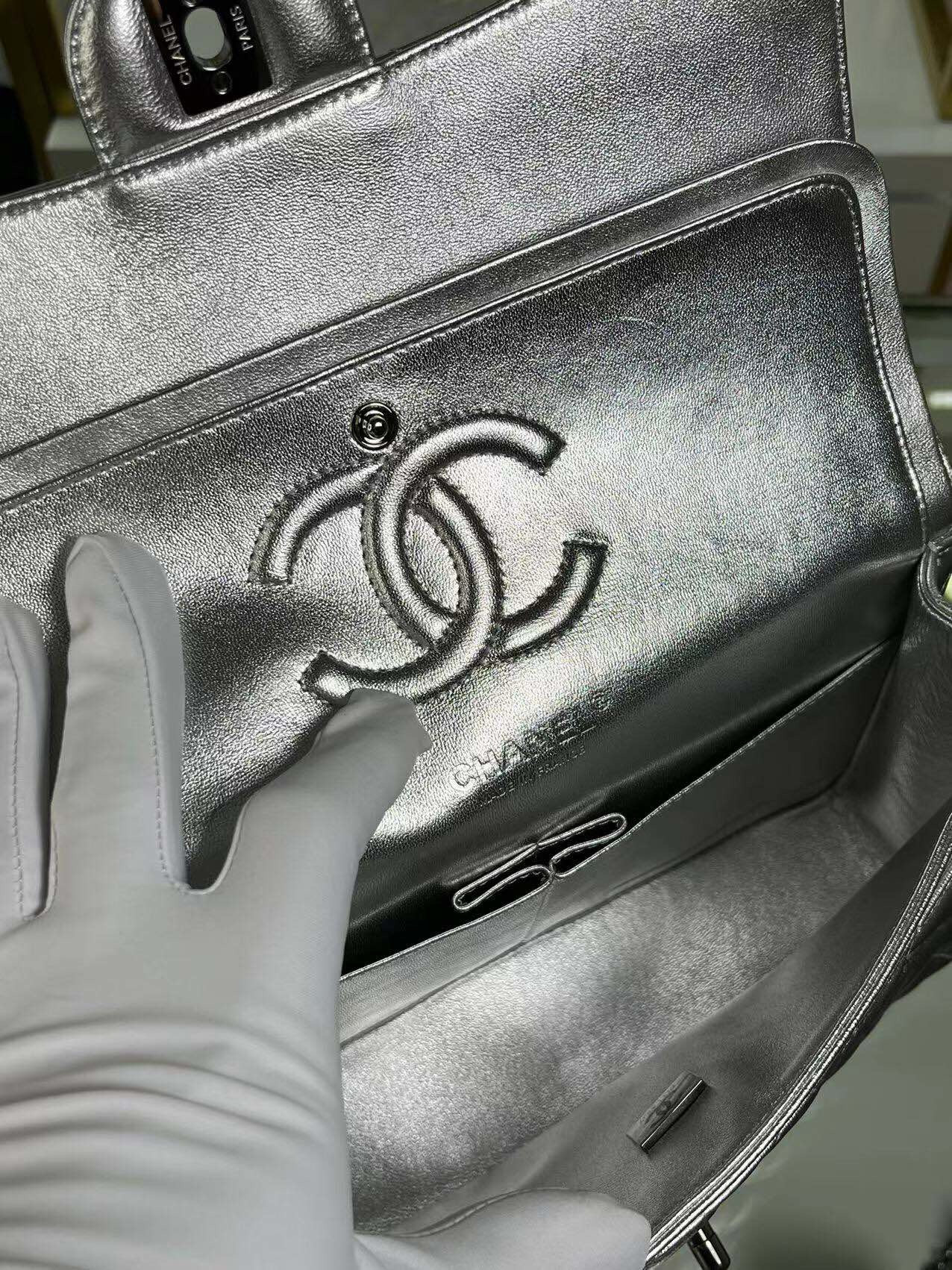 chanel Classic Flap a01112 SILVER 15.5×25.5×6.5cm - Image 9