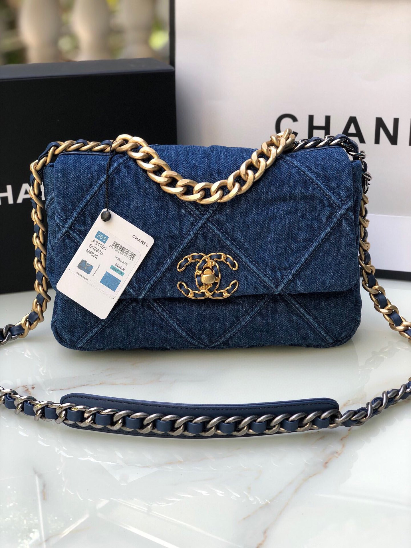 CHANEL 19 HANDBAG Ruthenium-Finish Metal Navy 6.2 * 10.1 * 3.5 in - Image 2