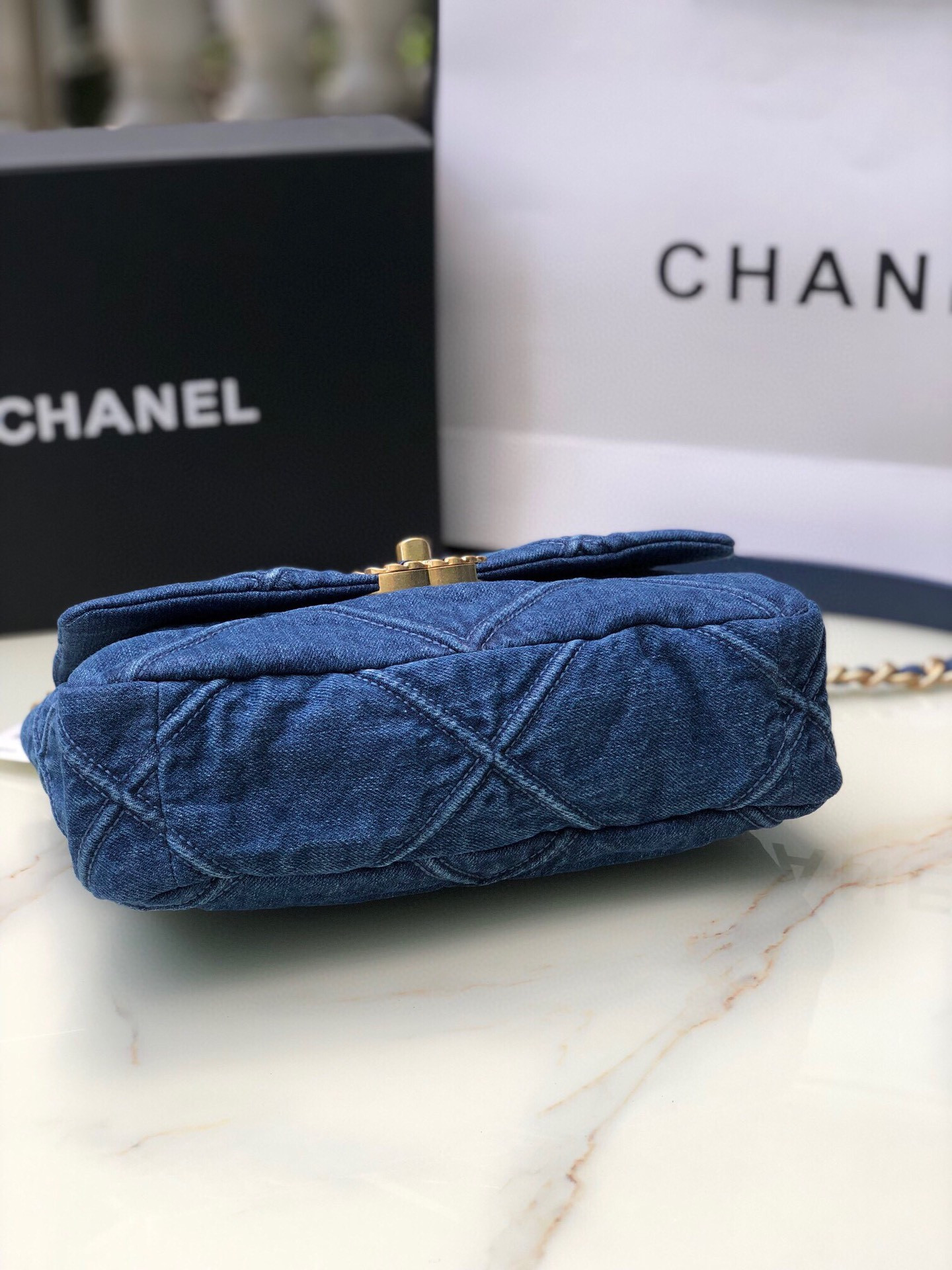 CHANEL 19 HANDBAG Ruthenium-Finish Metal Navy 6.2 * 10.1 * 3.5 in - Image 8