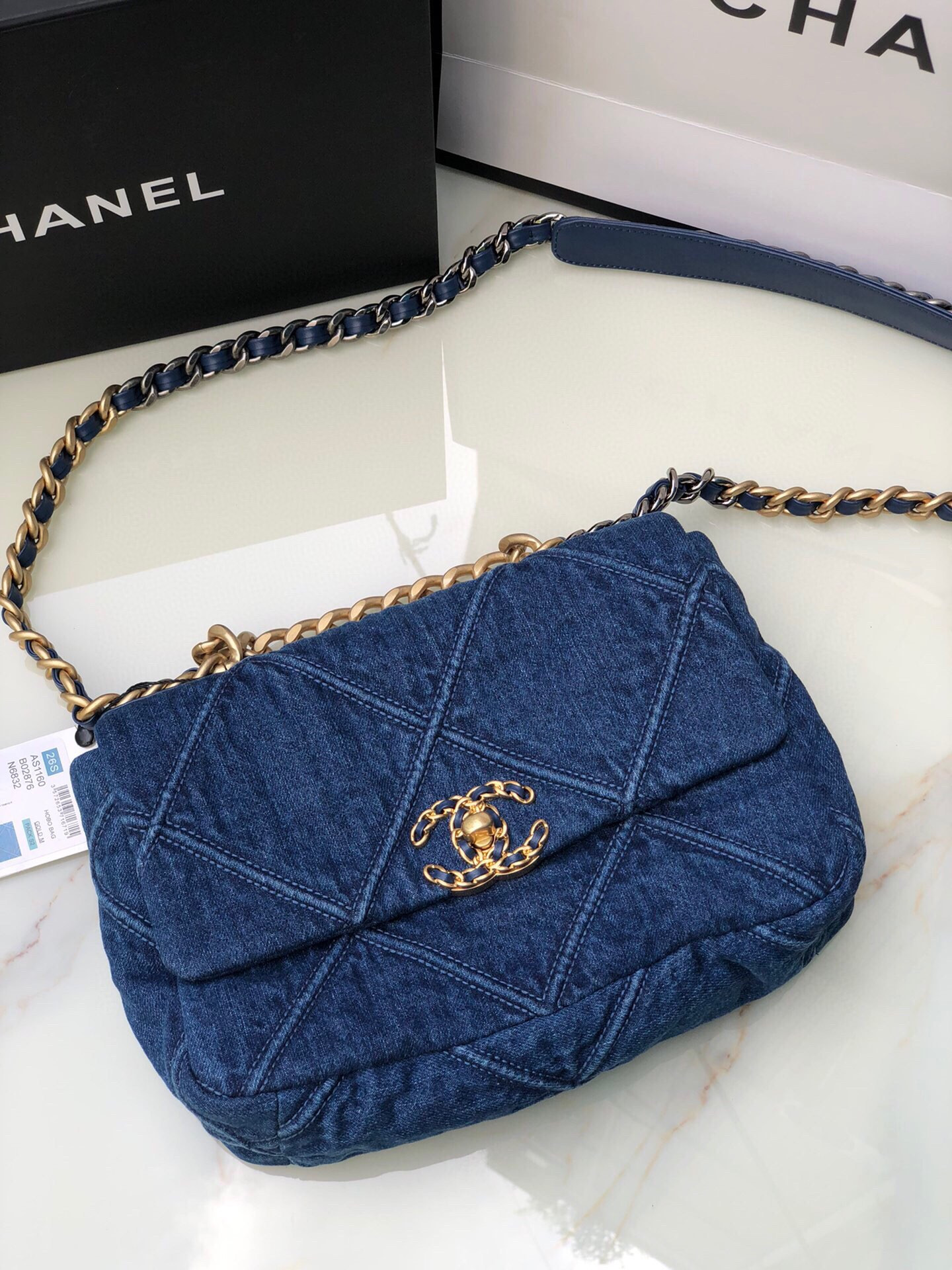 CHANEL 19 HANDBAG Ruthenium-Finish Metal Navy 6.2 * 10.1 * 3.5 in - Image 5